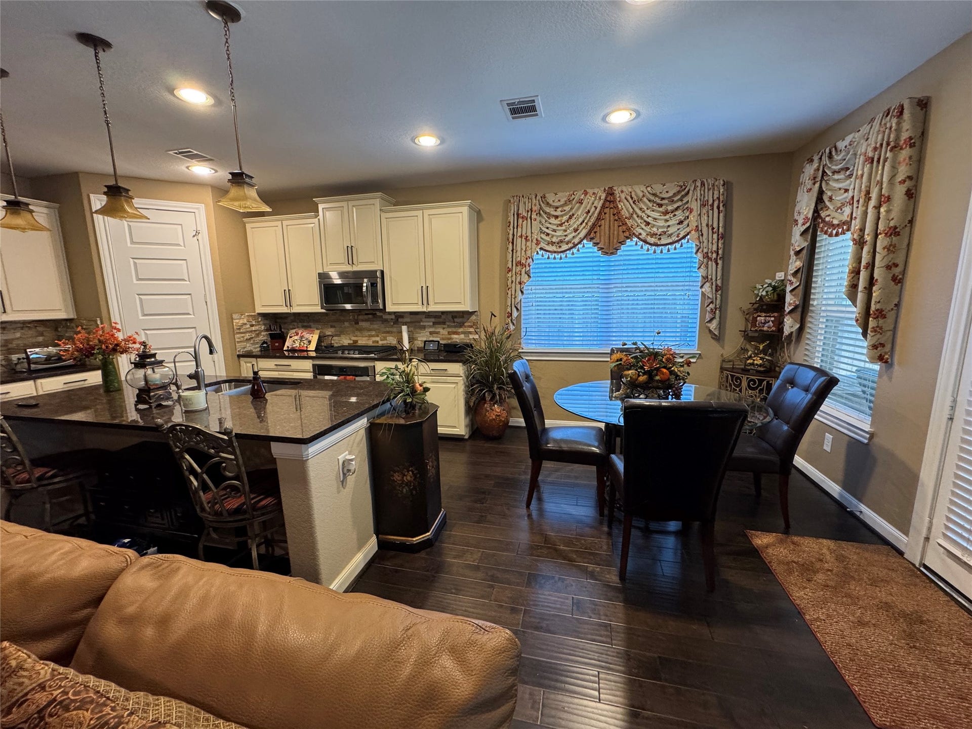 4910 Woodbury Mill Drive, Spring, TX 77389 Beautiful kitchen/breakfast room combination is open into the den.
