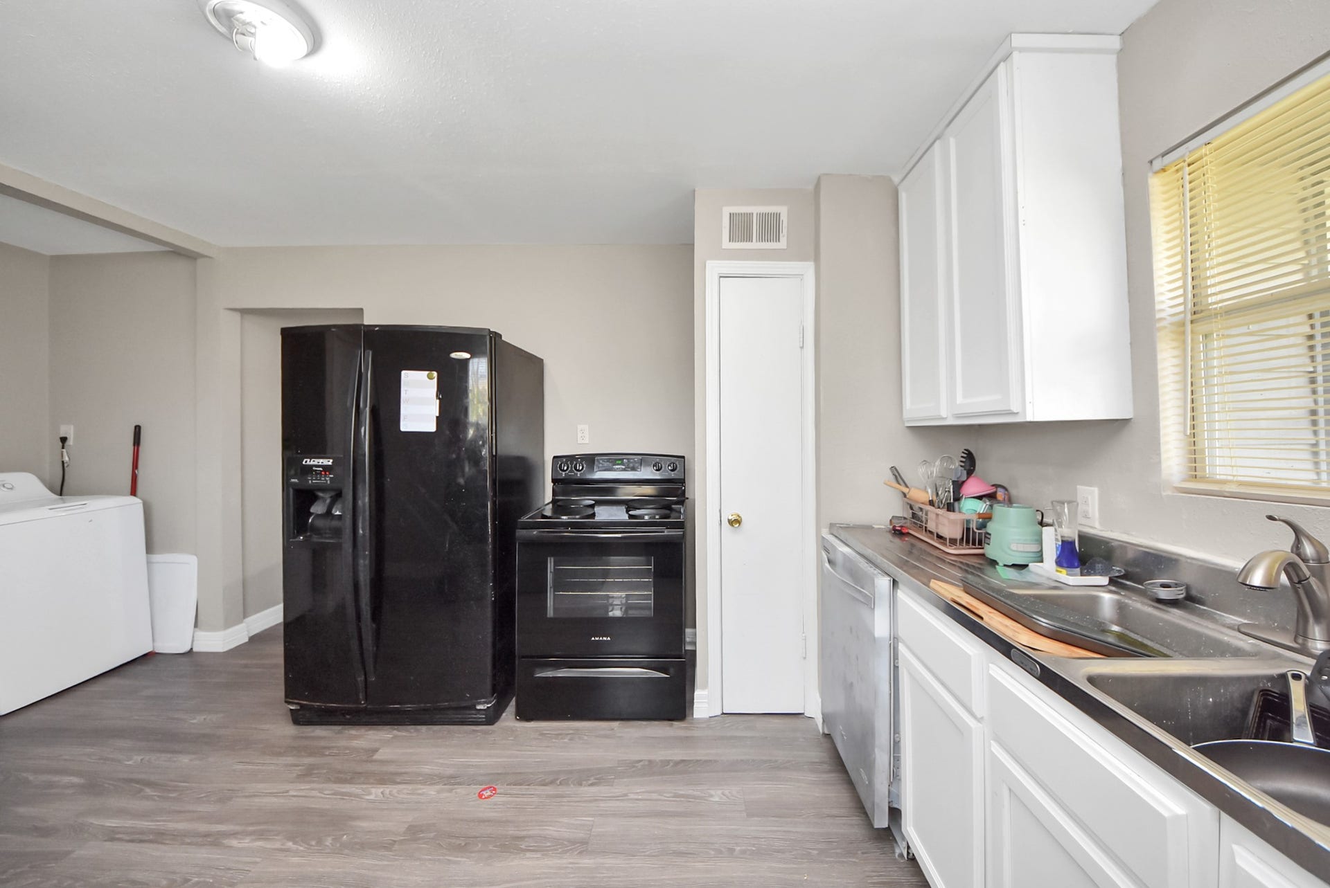 817 Church Street, Crosby, TX 77532 unit 1 kitchen