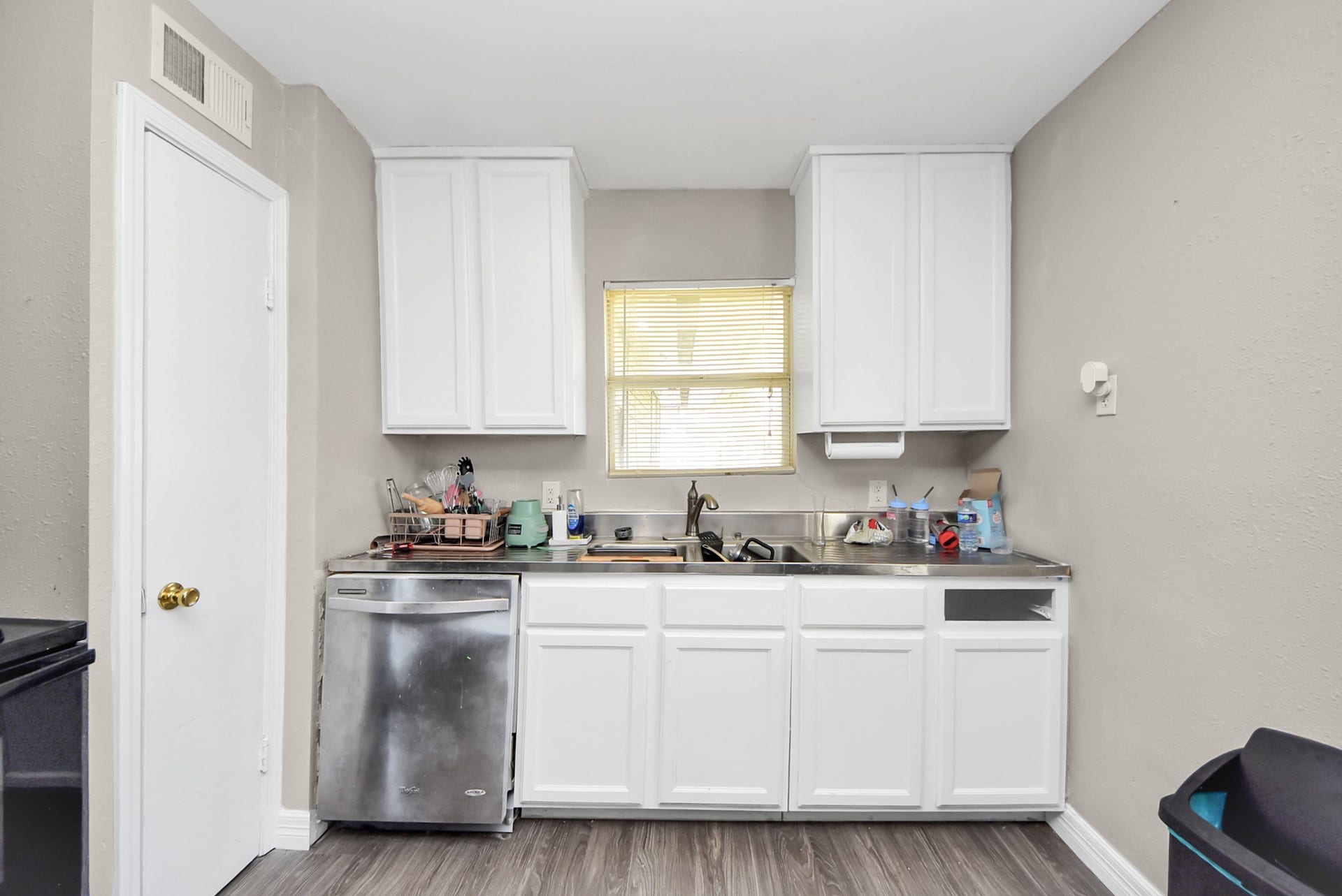 817 Church Street, Crosby, TX 77532 unit 1 kitchen