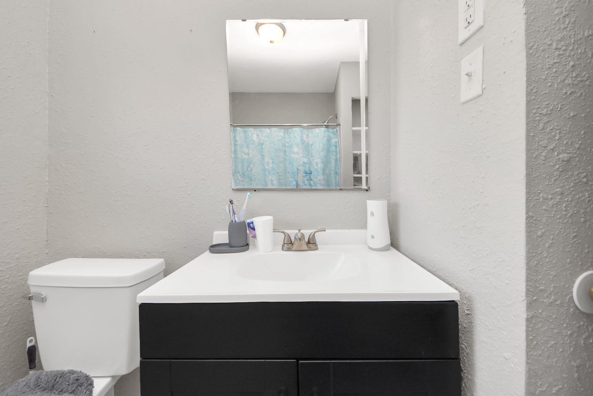 817 Church Street, Crosby, TX 77532 unit 1 bathroom sink