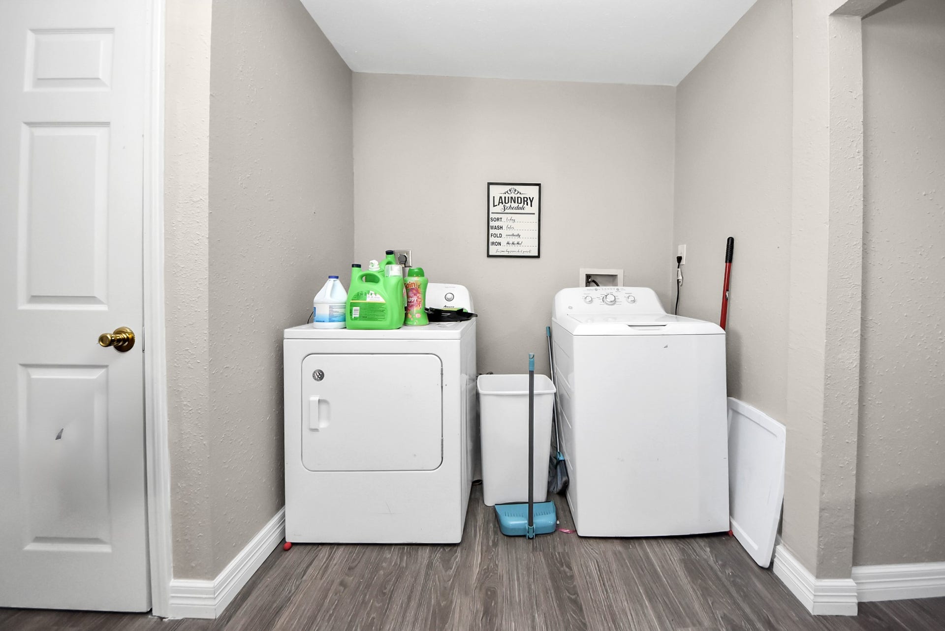 817 Church Street, Crosby, TX 77532 unit 1 laundry