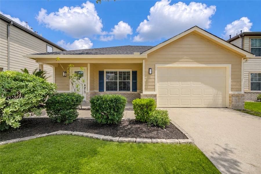 Property photo for 902 Eagles Glide Drive, Houston, TX