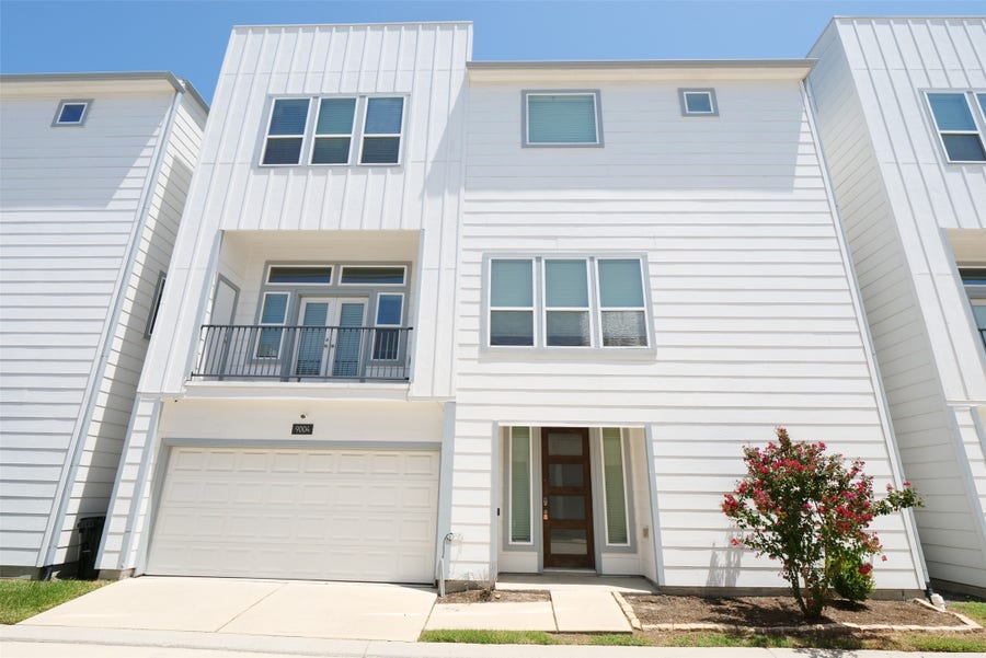 Property photo for 9004 Lonestar Creekbend Lane, Houston, TX