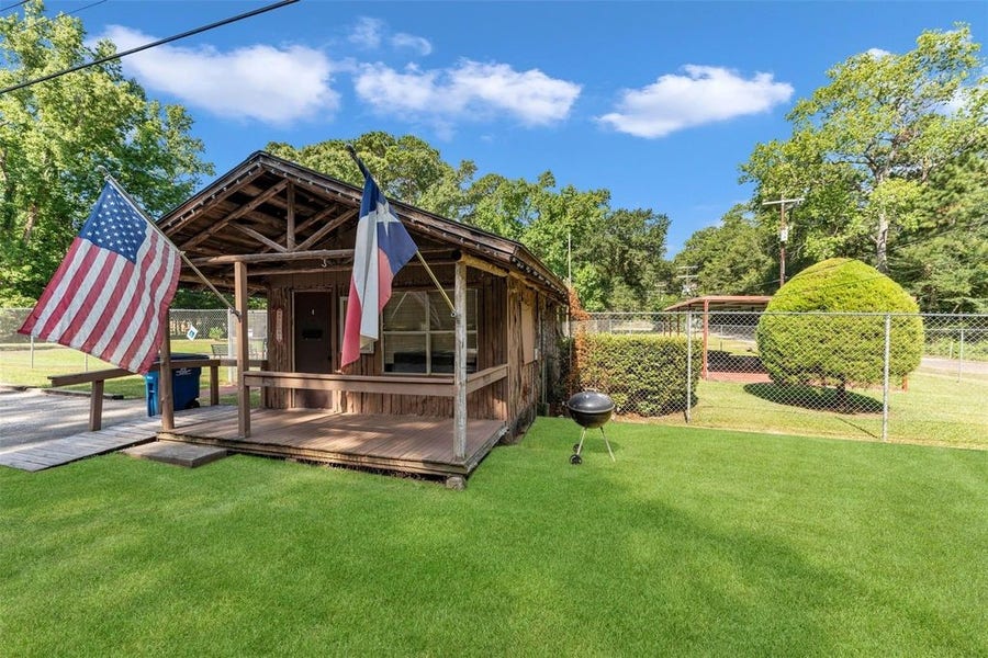 Property photo for 15734 Holly Dr, Montgomery, TX