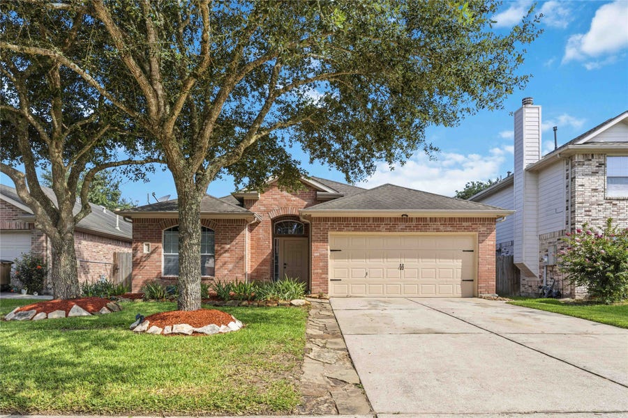 Property photo for 1029 Riverwood Dr, Dickinson, TX