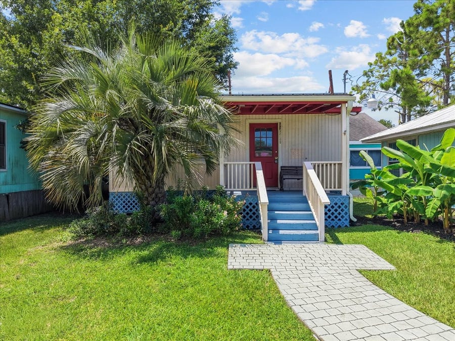 Property photo for 424 Grand Avenue, Bacliff, TX