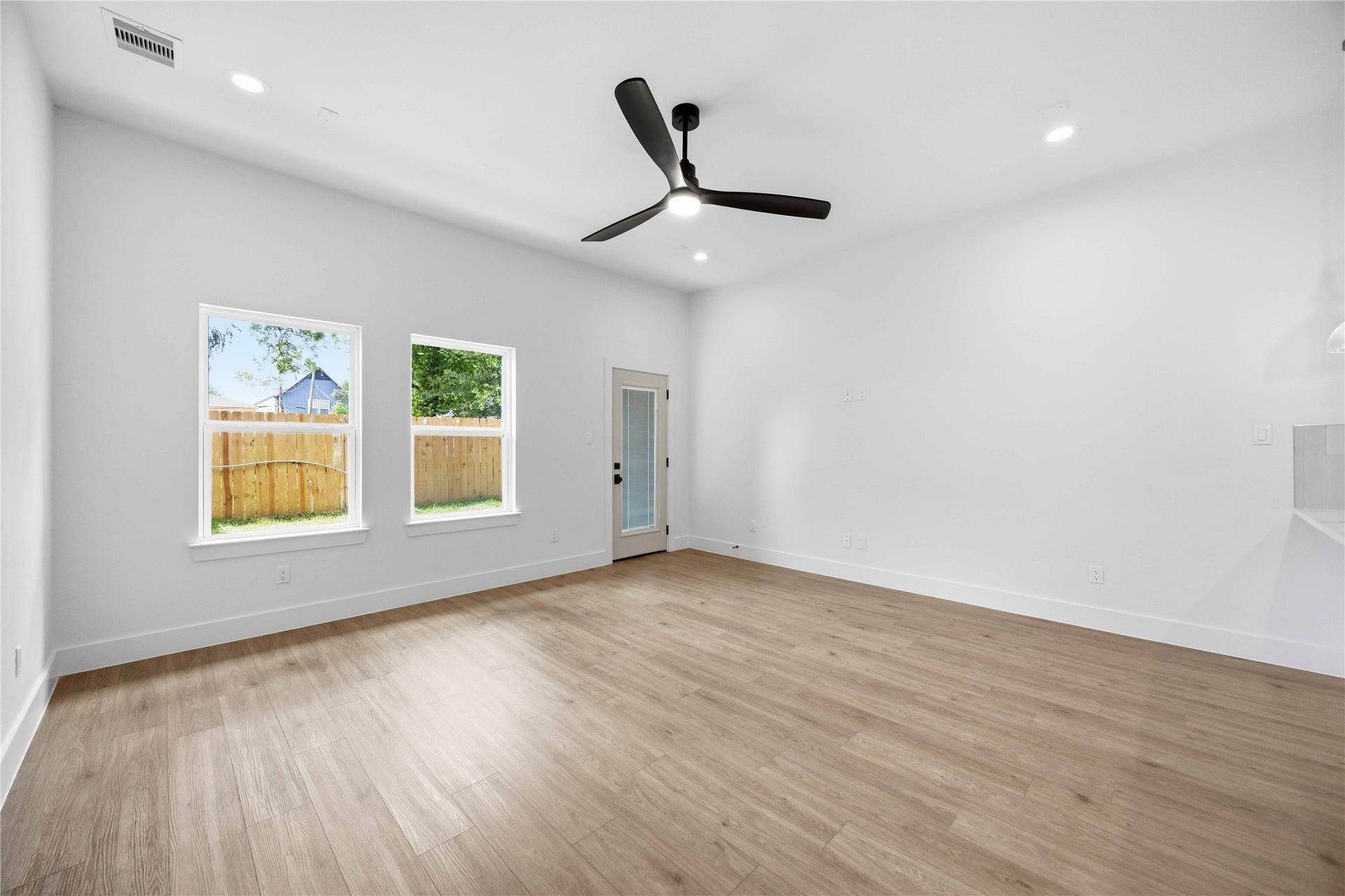 5302 San Juan Street, #A/B, Houston, TX 77020 5302 San Juan Street, #A/B, Houston, TX 77020