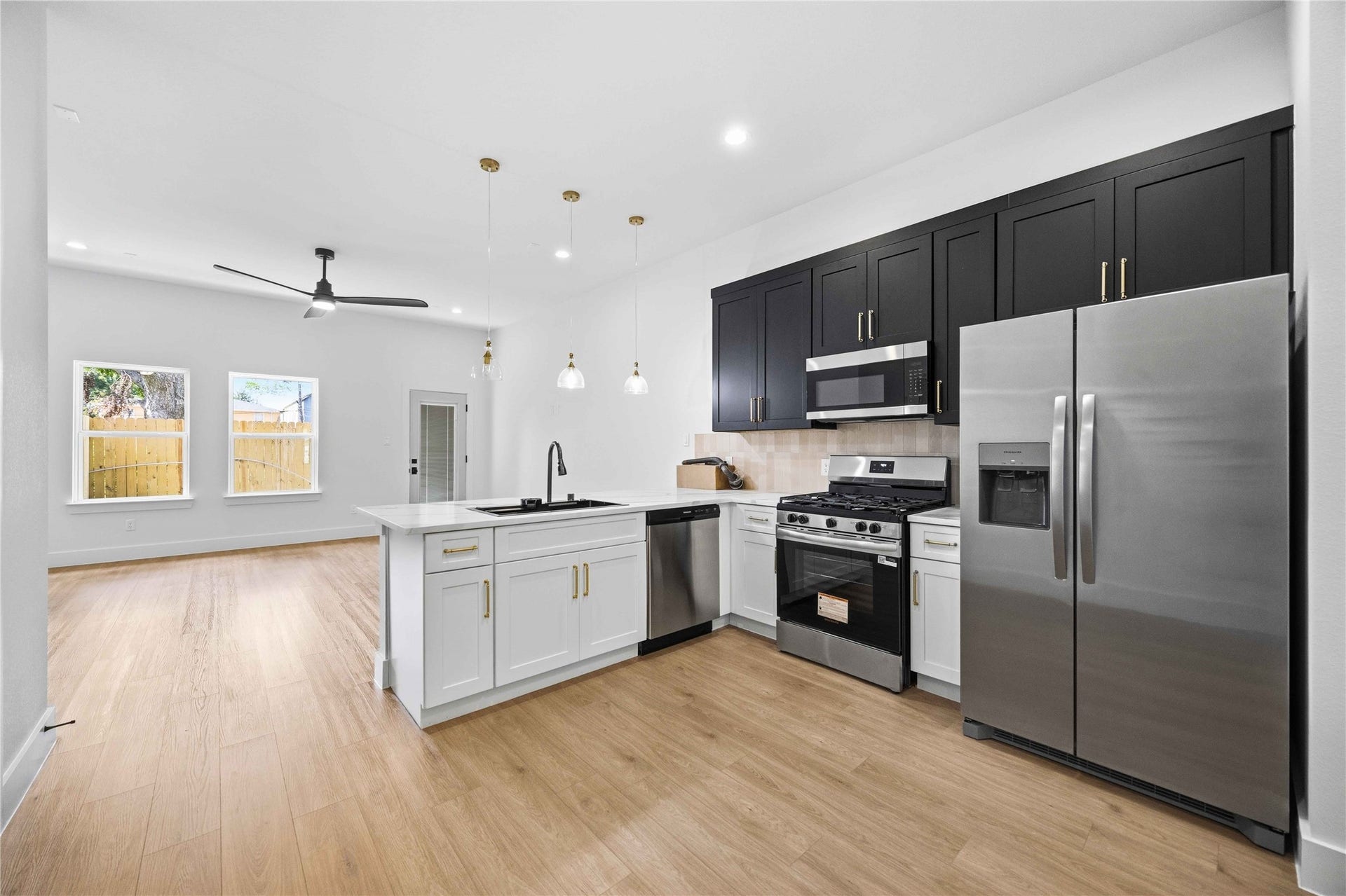 5302 San Juan Street, #A/B, Houston, TX 77020 5302 San Juan Street, #A/B, Houston, TX 77020