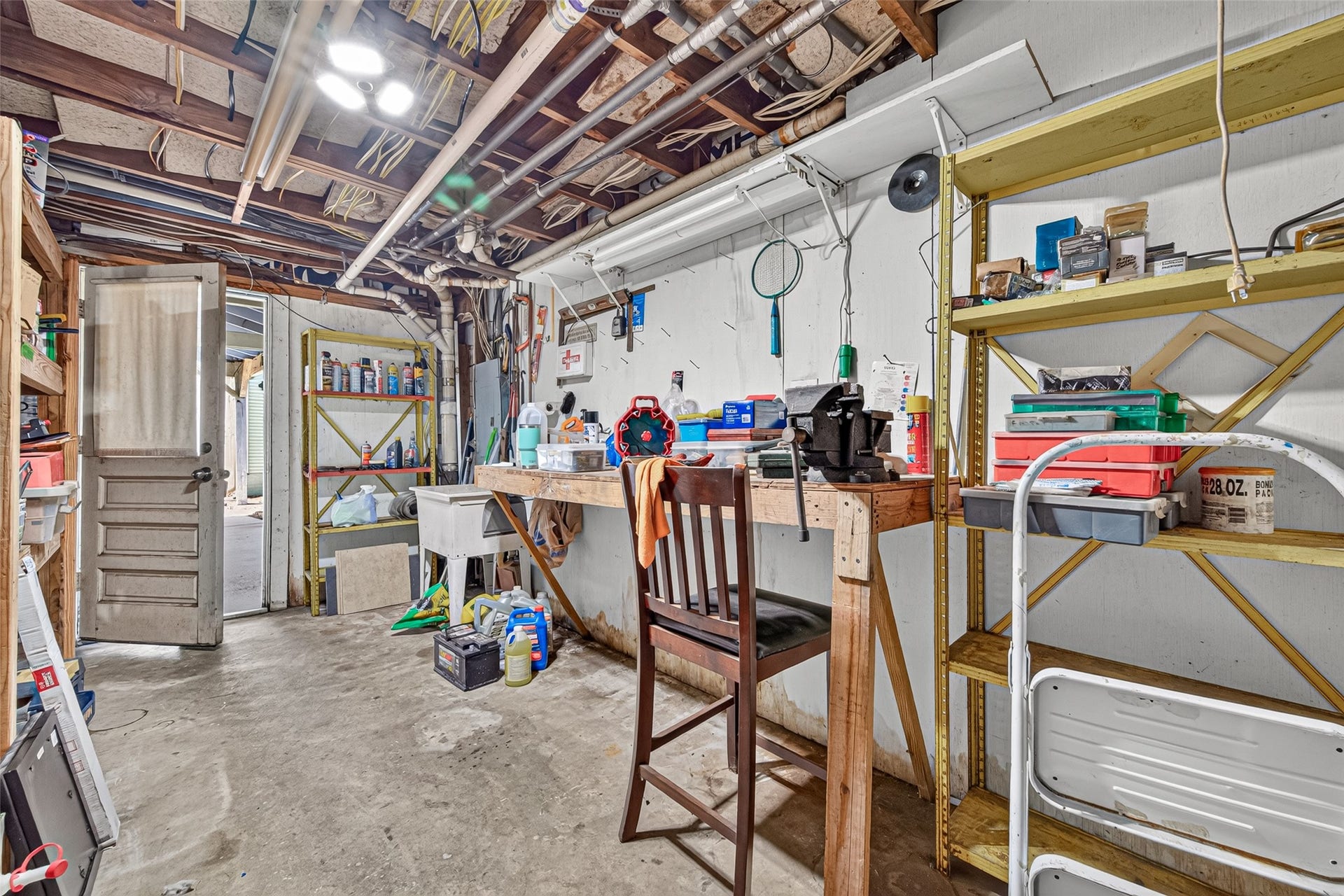 2438 White Oak Drive, Houston, TX 77009 Garage