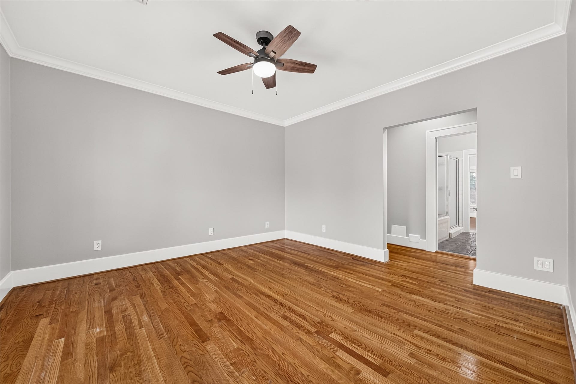 2438 White Oak Drive, Houston, TX 77009 2438 White Oak Drive, Houston, TX 77009