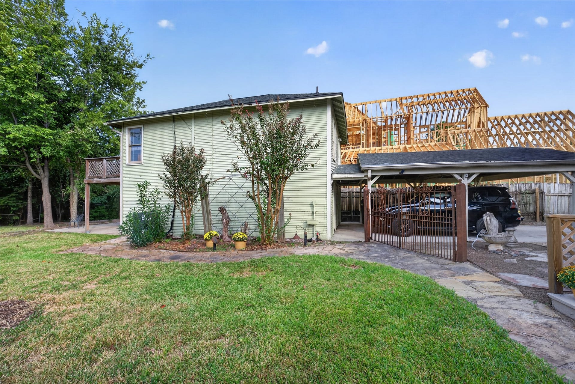 2438 White Oak Drive, Houston, TX 77009 Spacious Backyard