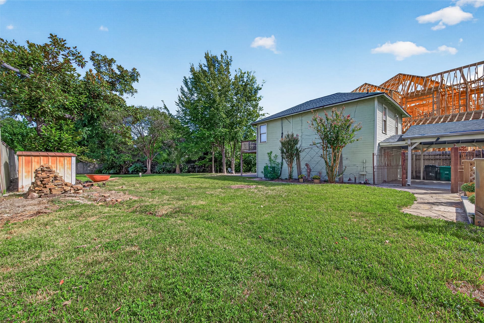 2438 White Oak Drive, Houston, TX 77009 Spacious Backyard