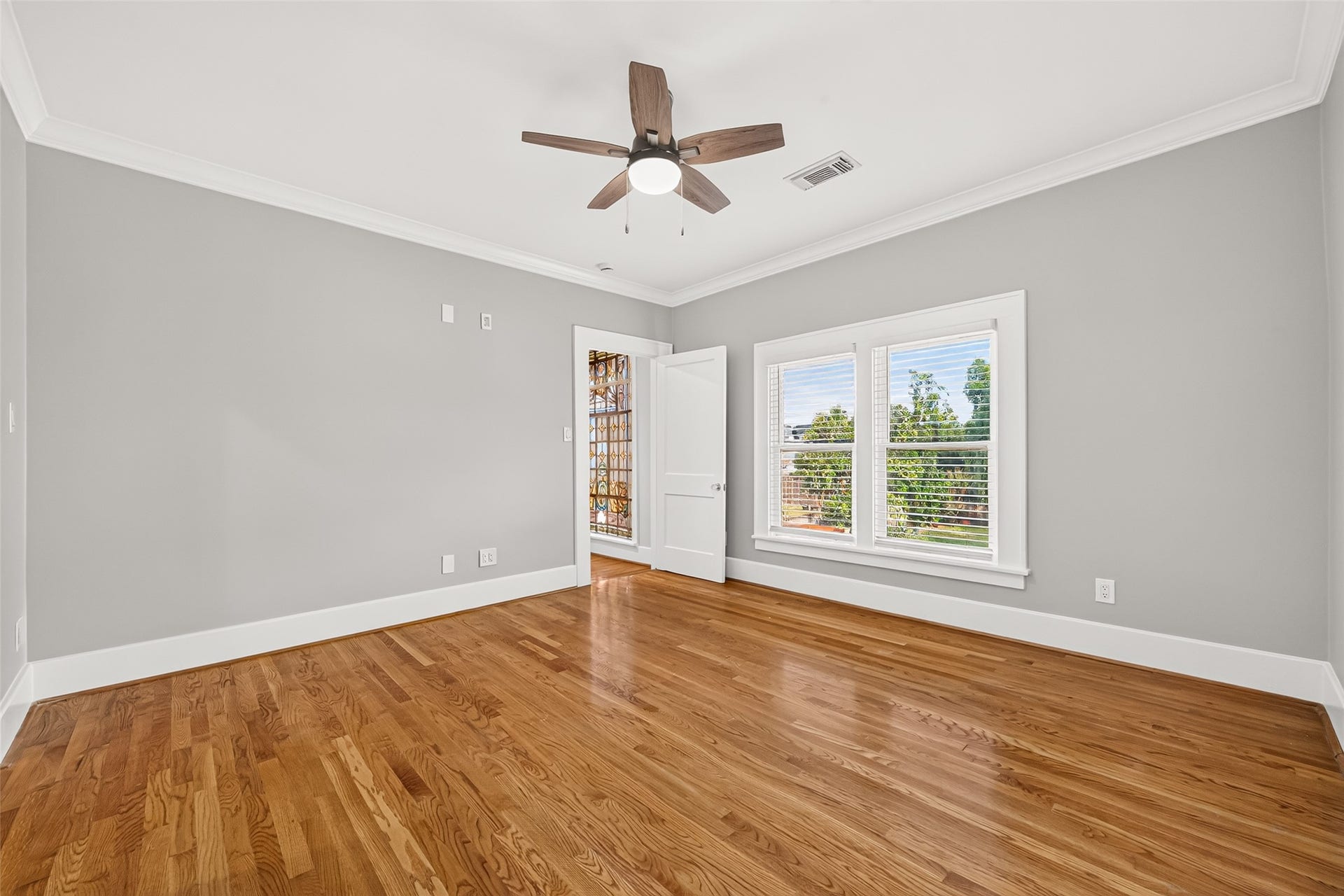 2438 White Oak Drive, Houston, TX 77009 2438 White Oak Drive, Houston, TX 77009