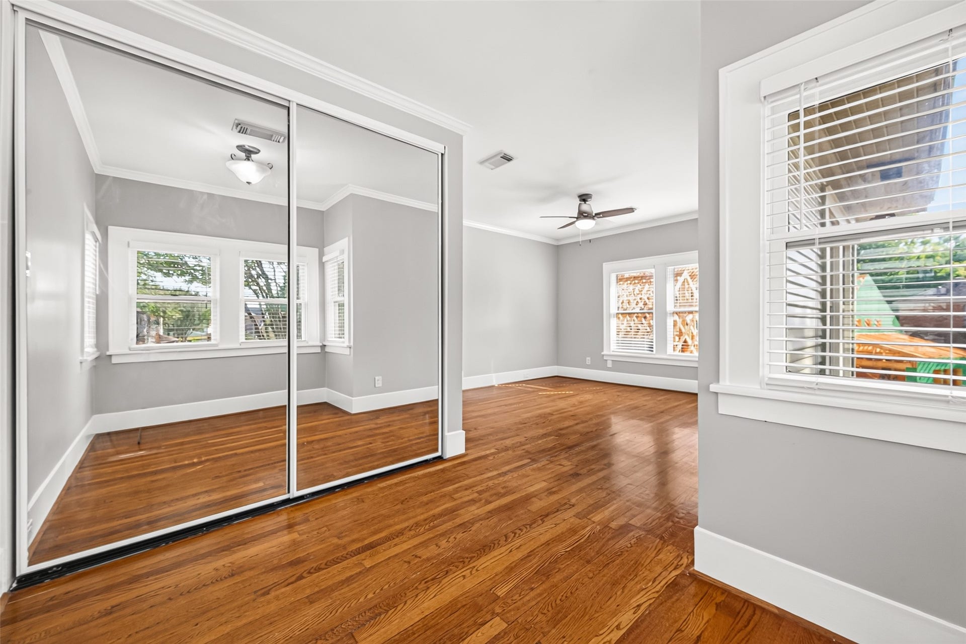 2438 White Oak Drive, Houston, TX 77009 2nd Floor Full Bathroom 2
