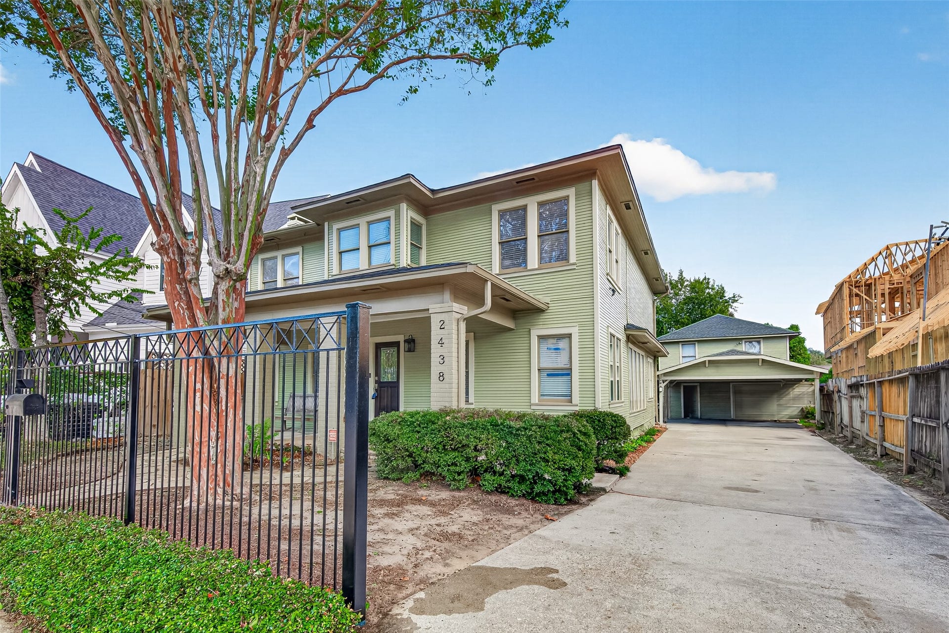 2438 White Oak Drive, Houston, TX 77009 Front of House