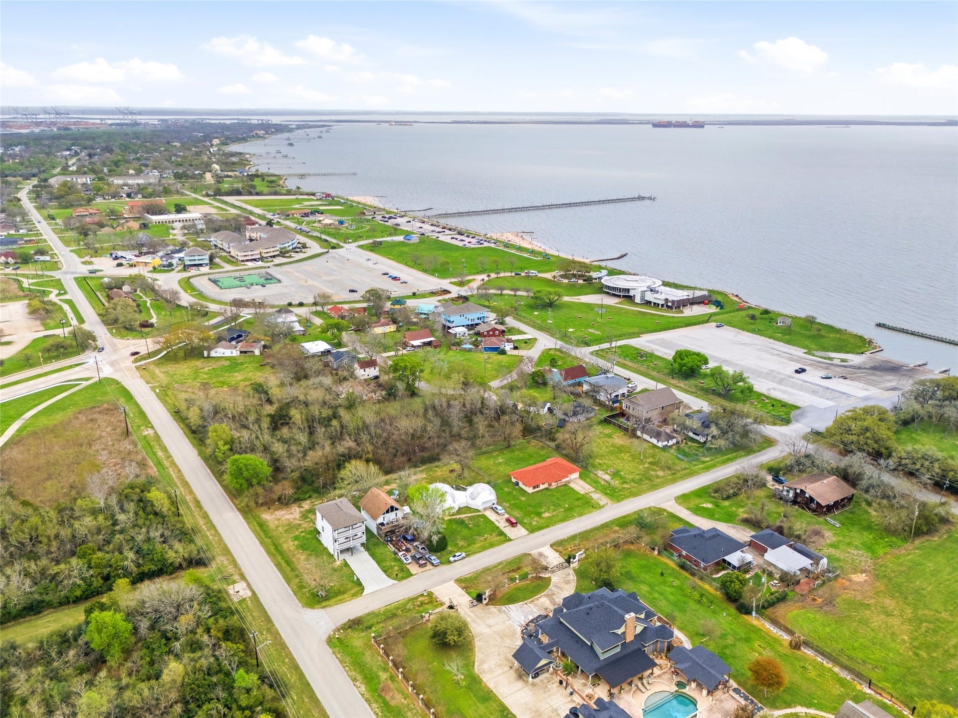 Alternate View of Sylvan Beach Park and its amenities.