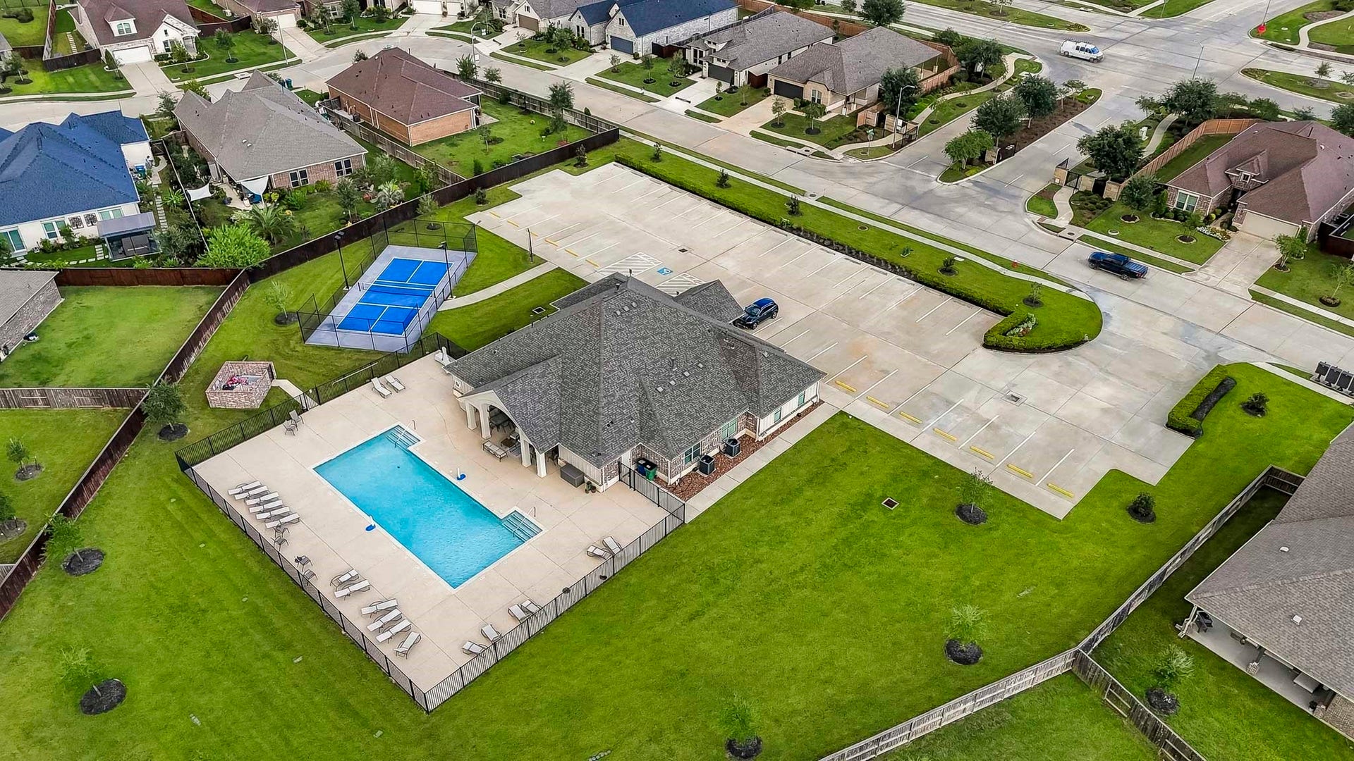 9527 Waxwing Trace, Manvel, TX 77578 Serenity amenities include pool, pickleball court, fitness center, and more!