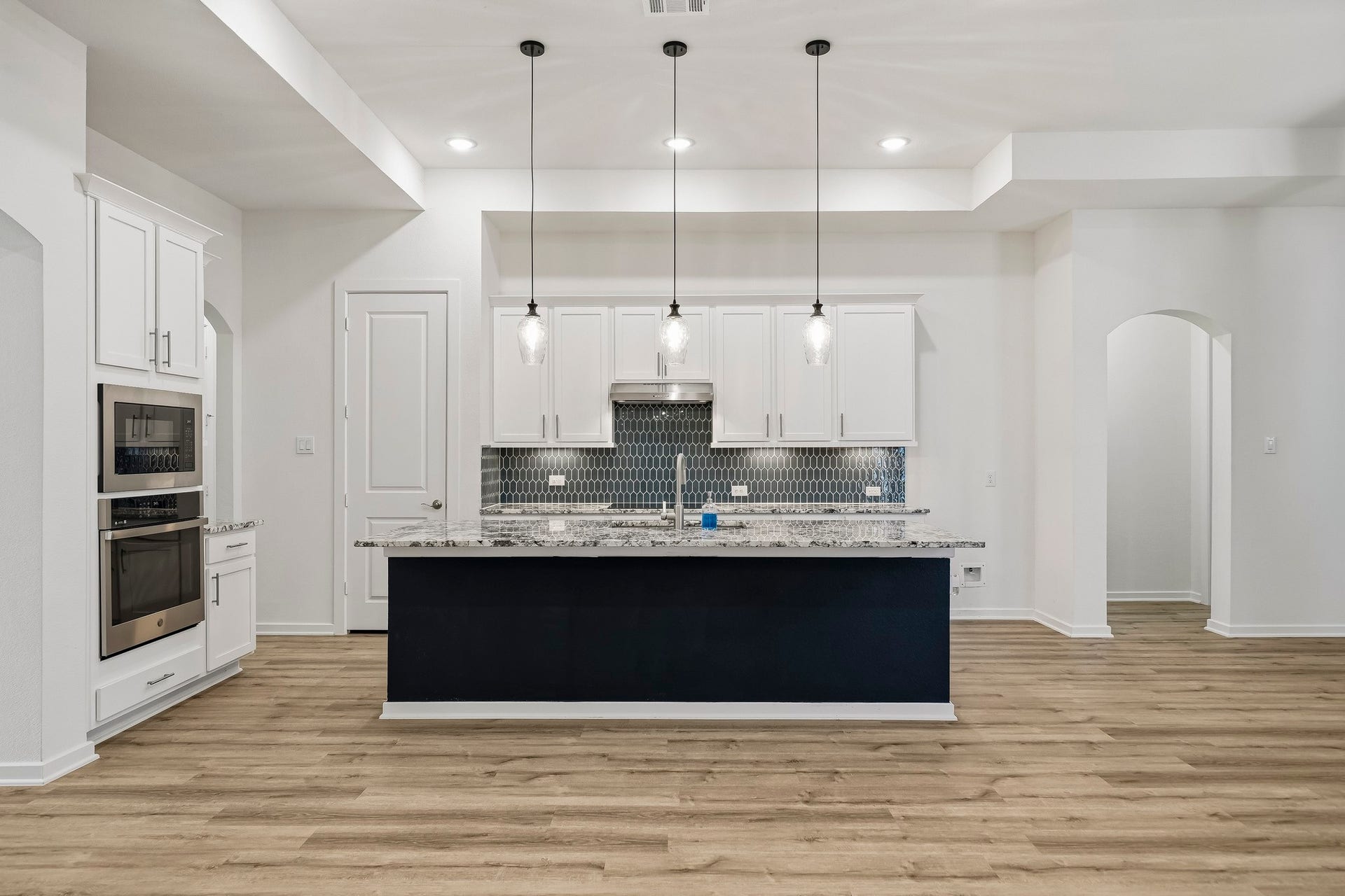 9527 Waxwing Trace, Manvel, TX 77578 Island kitchen with pendant lighting and granite countertops