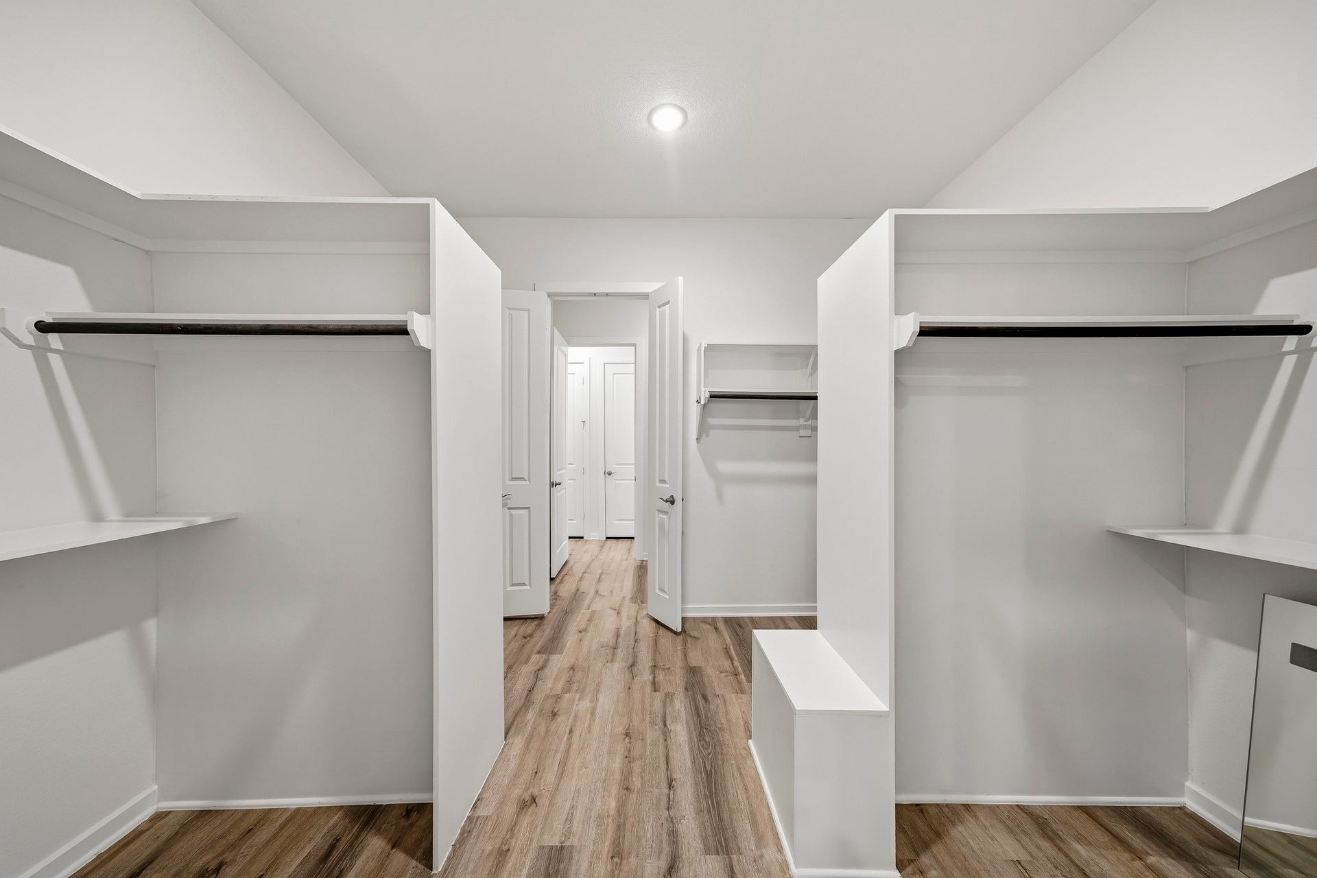 9527 Waxwing Trace, Manvel, TX 77578 13'x12' Walk-in closet