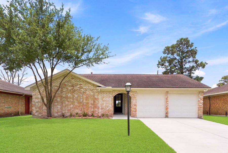 Property photo for 659 Grand Oaks Drive, Houston, TX
