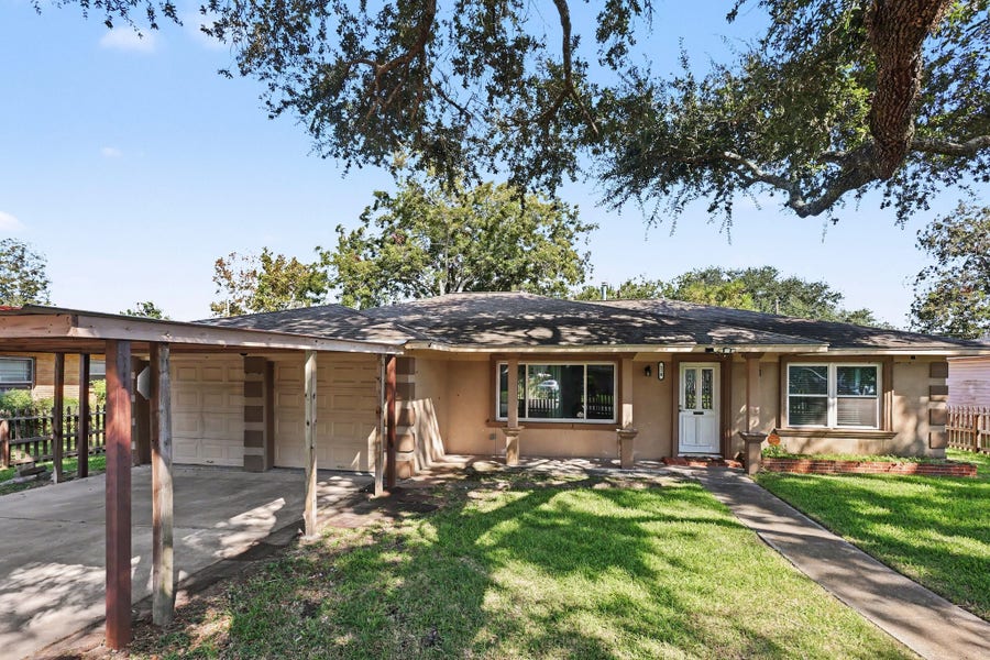 Property photo for 110 William Avenue, Baytown, TX