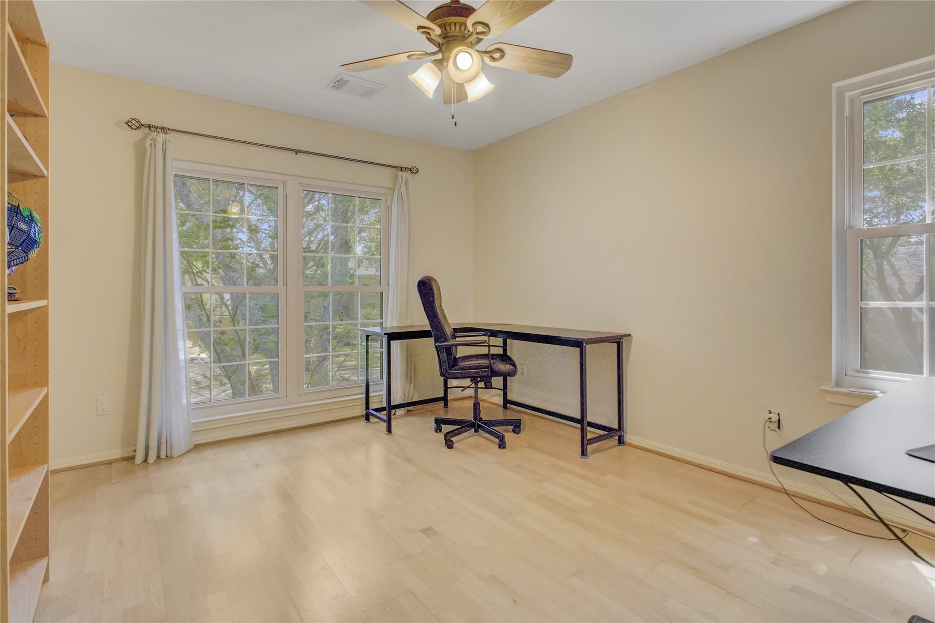 2826 Spring Lakes, Missouri City, TX 77459 Twin windows and light wood floors make this room perfect for either home office or 4th bedroom.