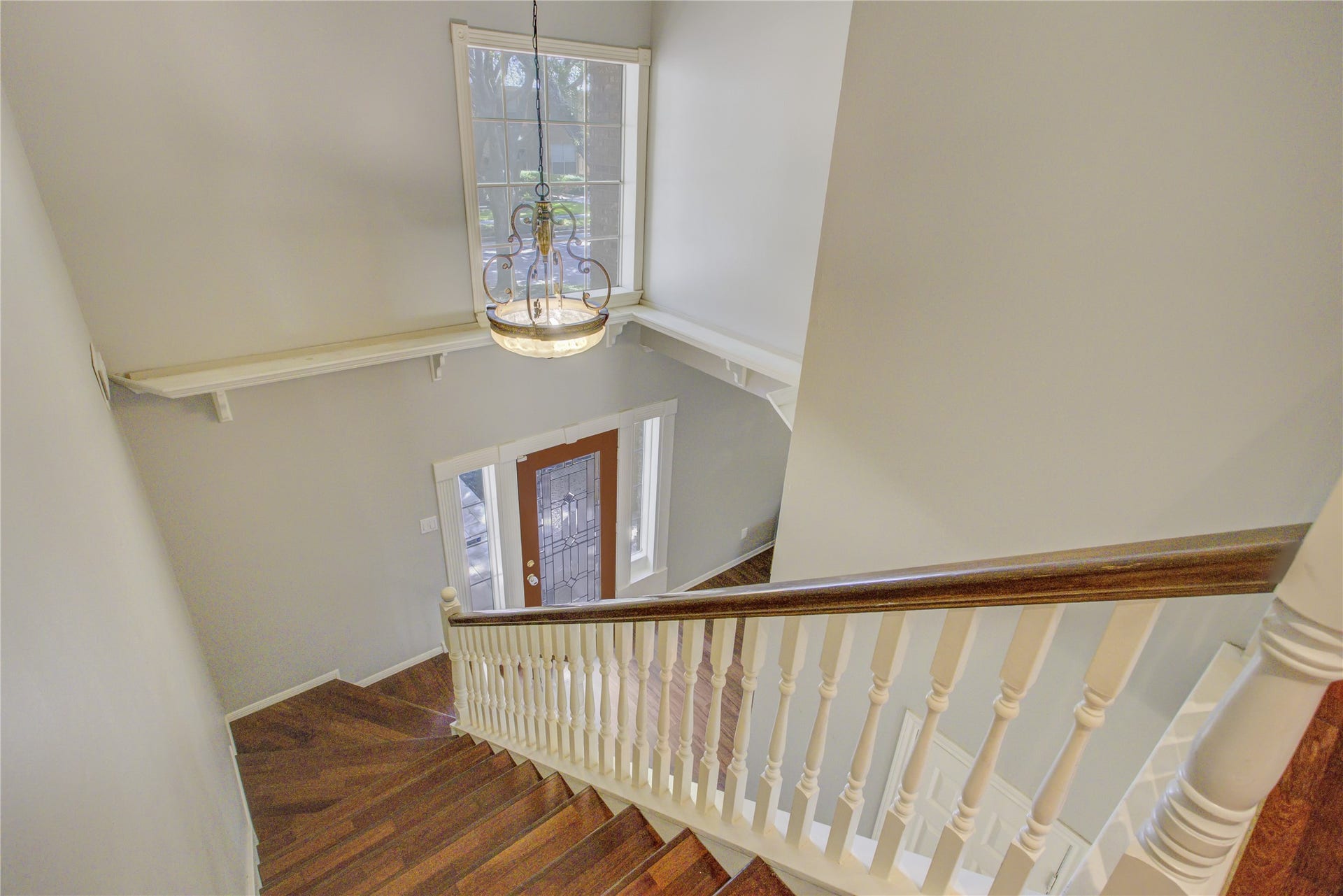 2826 Spring Lakes, Missouri City, TX 77459 A graceful staircase overlooks the bright two-story entry.