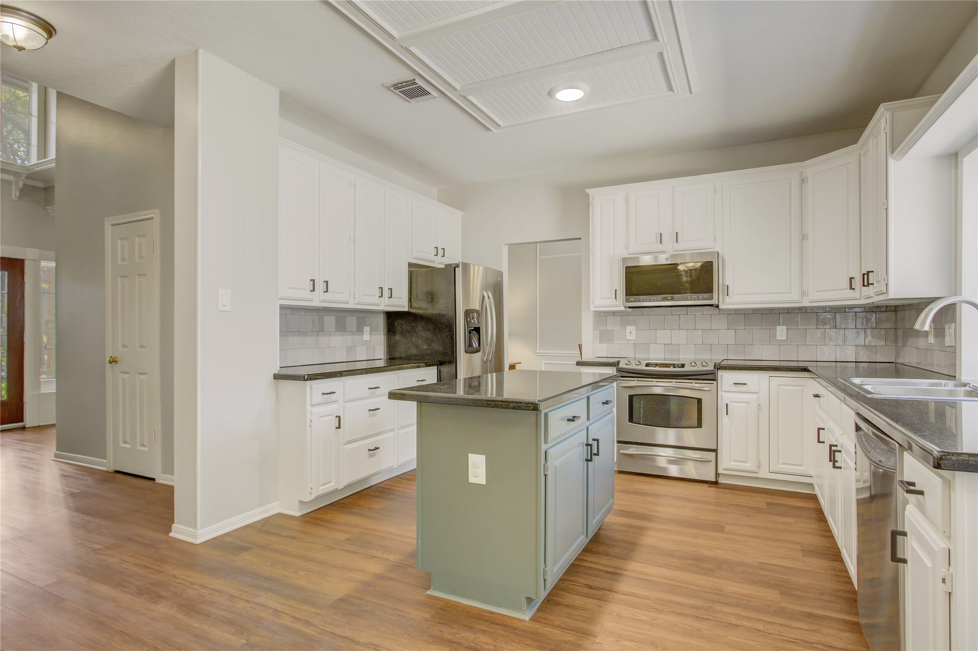 2826 Spring Lakes, Missouri City, TX 77459 Freshly painted cabinets with added drawers, granite counters, a tile backsplash and stainless appliances make this a kitchen you'll love cooking in.