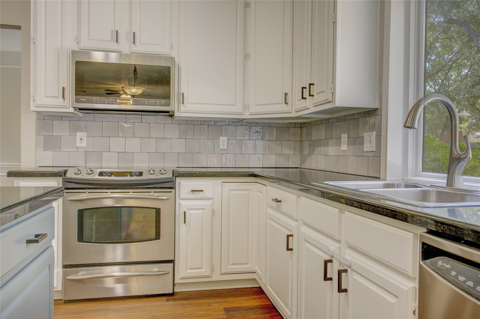2826 Spring Lakes, Missouri City, TX 77459 Rinse berries at the sink while you enjoy a backyard view. Generous counterspace, GE Profile stainless appliances and a pull-down faucet make everyday cooking a pleasure.