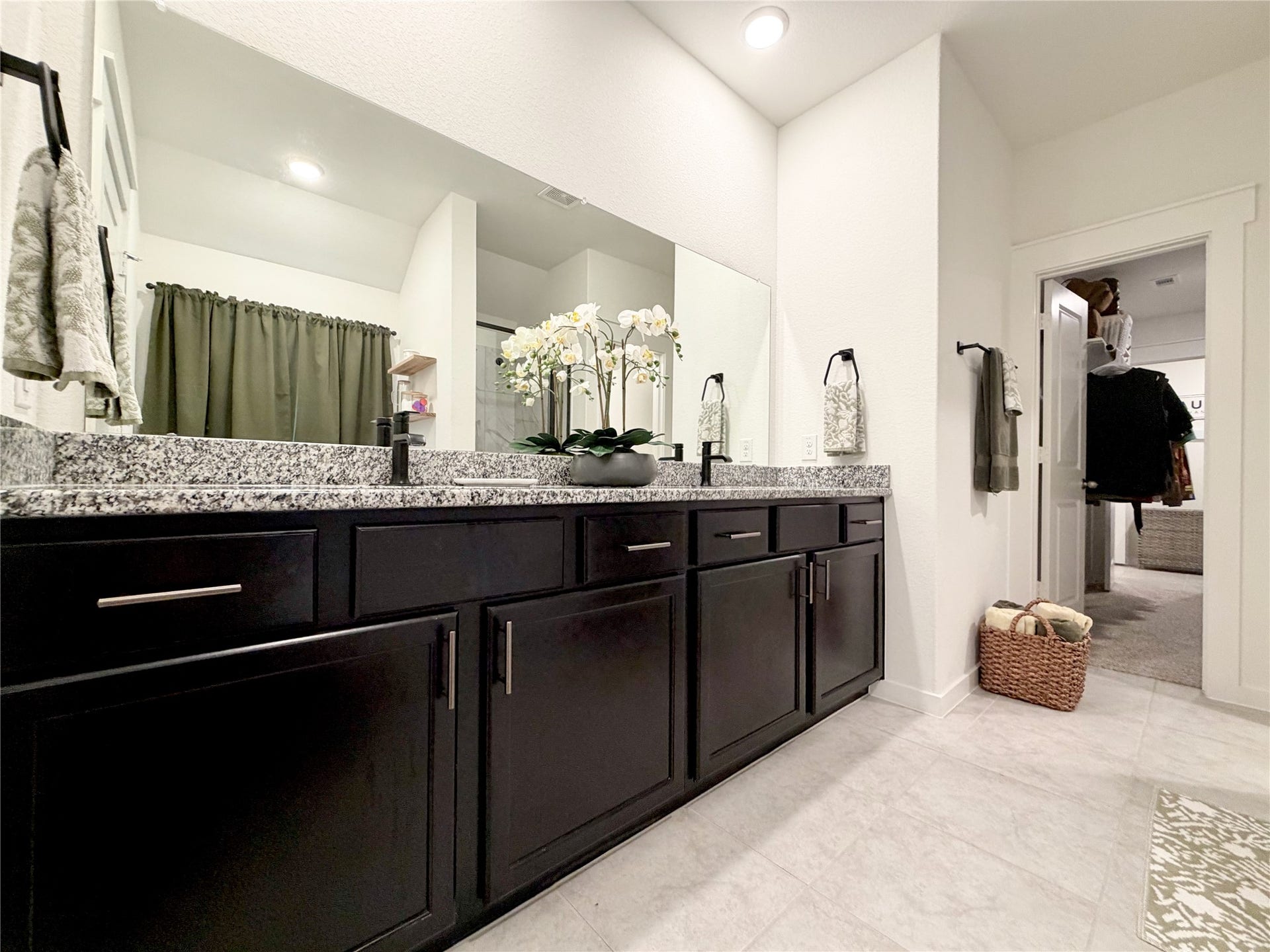 4724 Peony Green Drive, Katy, TX 77493 Primary En-Suite Bath