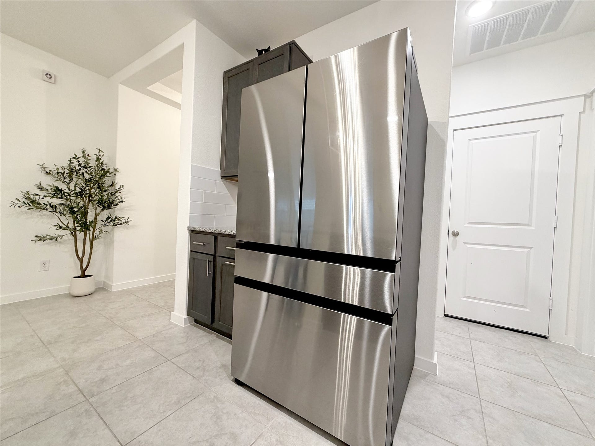 4724 Peony Green Drive, Katy, TX 77493 High-End Fridge