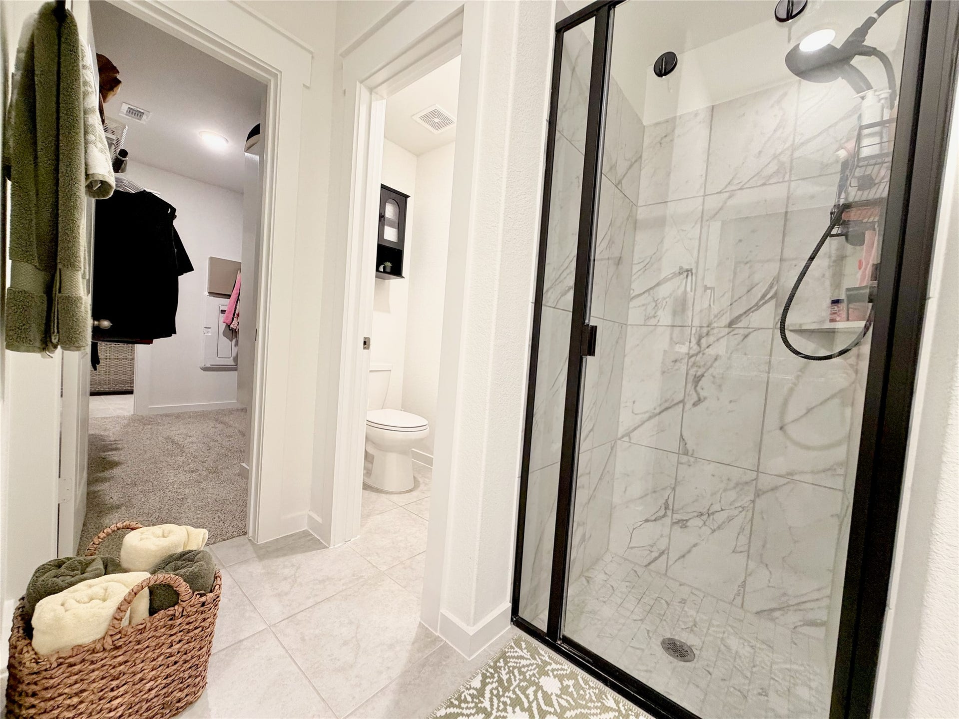 4724 Peony Green Drive, Katy, TX 77493 Glass enclosed Shower