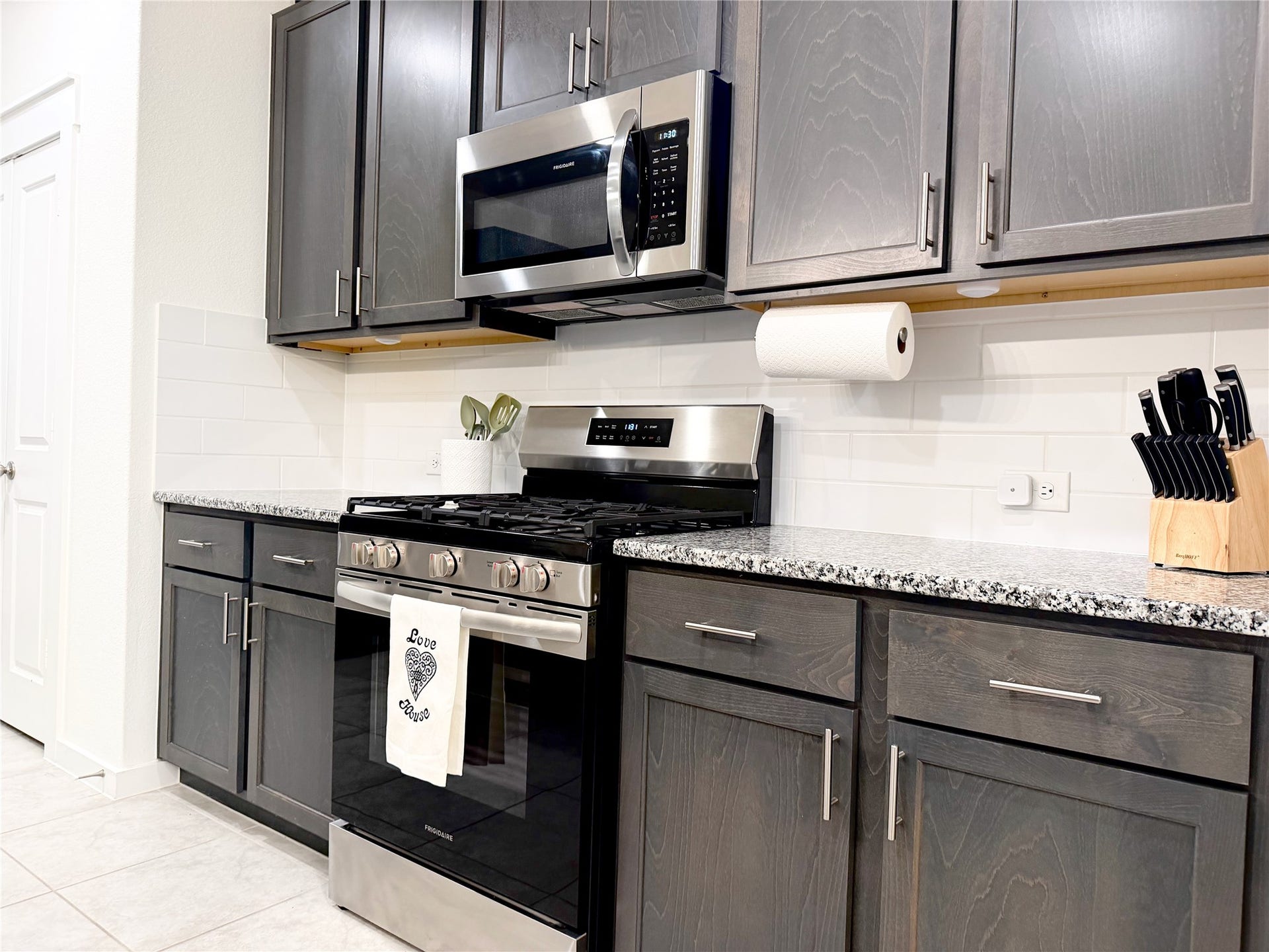 4724 Peony Green Drive, Katy, TX 77493 Gas Cooktop