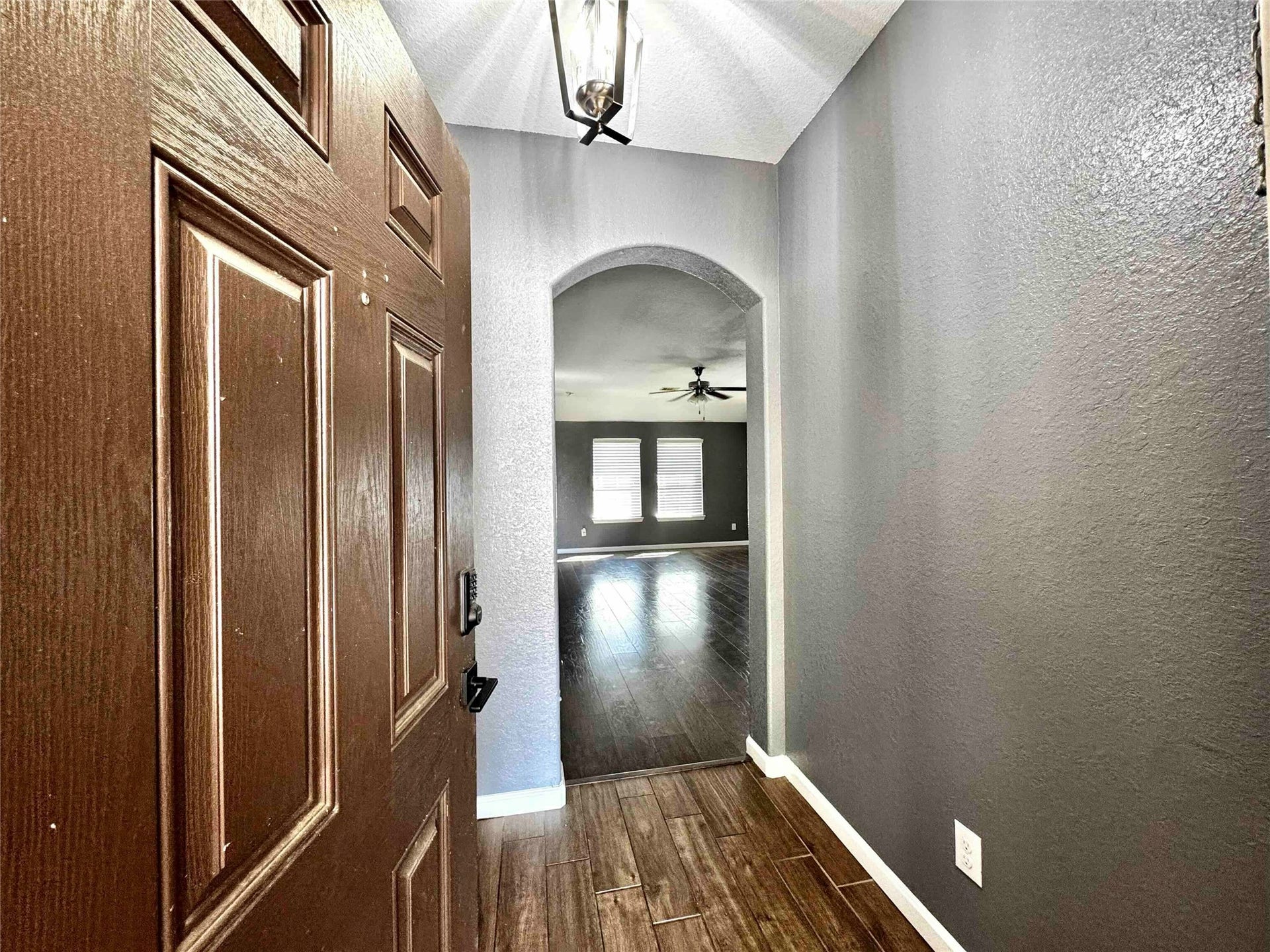 683 Fallow Lane, Alvin, TX 77511 Entrance...view from front foyer into Family room