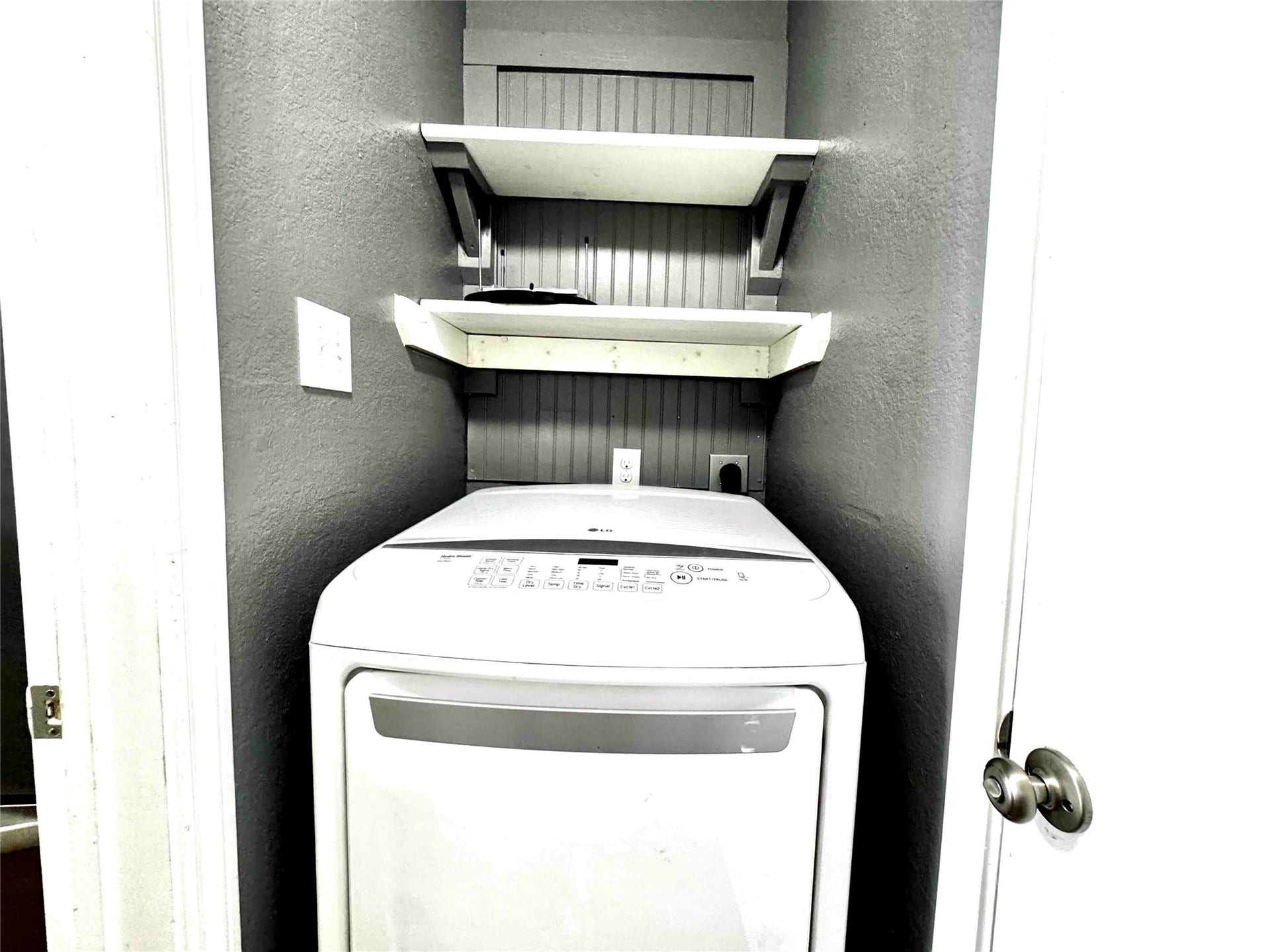 683 Fallow Lane, Alvin, TX 77511 Dryer stays.
