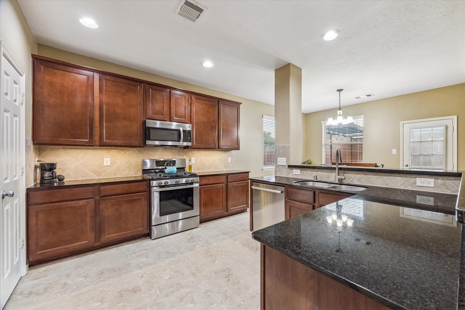 2209 Tracy Way, Deer Park, TX 77536 2209 Tracy Way, Deer Park, TX 77536