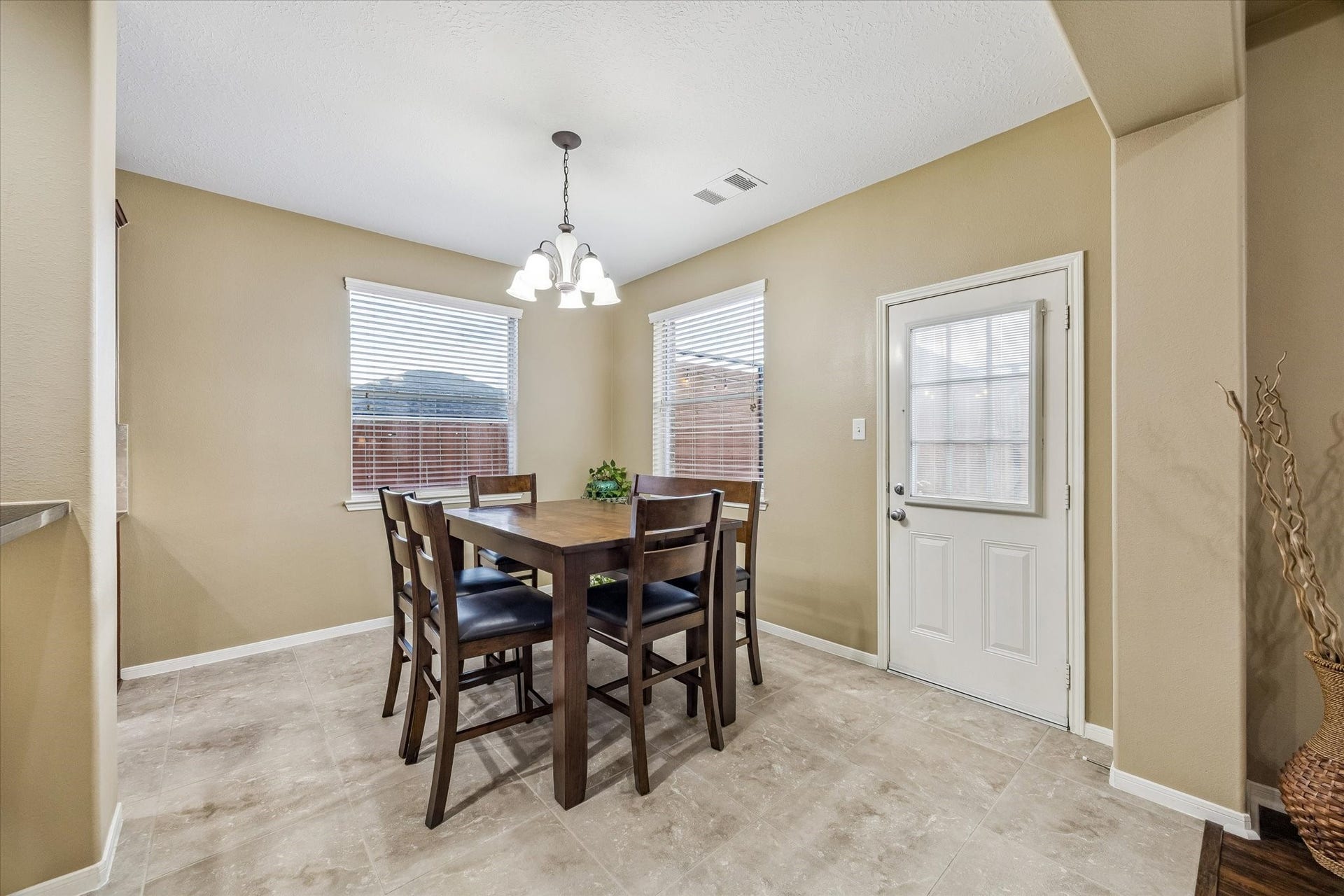 2209 Tracy Way, Deer Park, TX 77536 2209 Tracy Way, Deer Park, TX 77536
