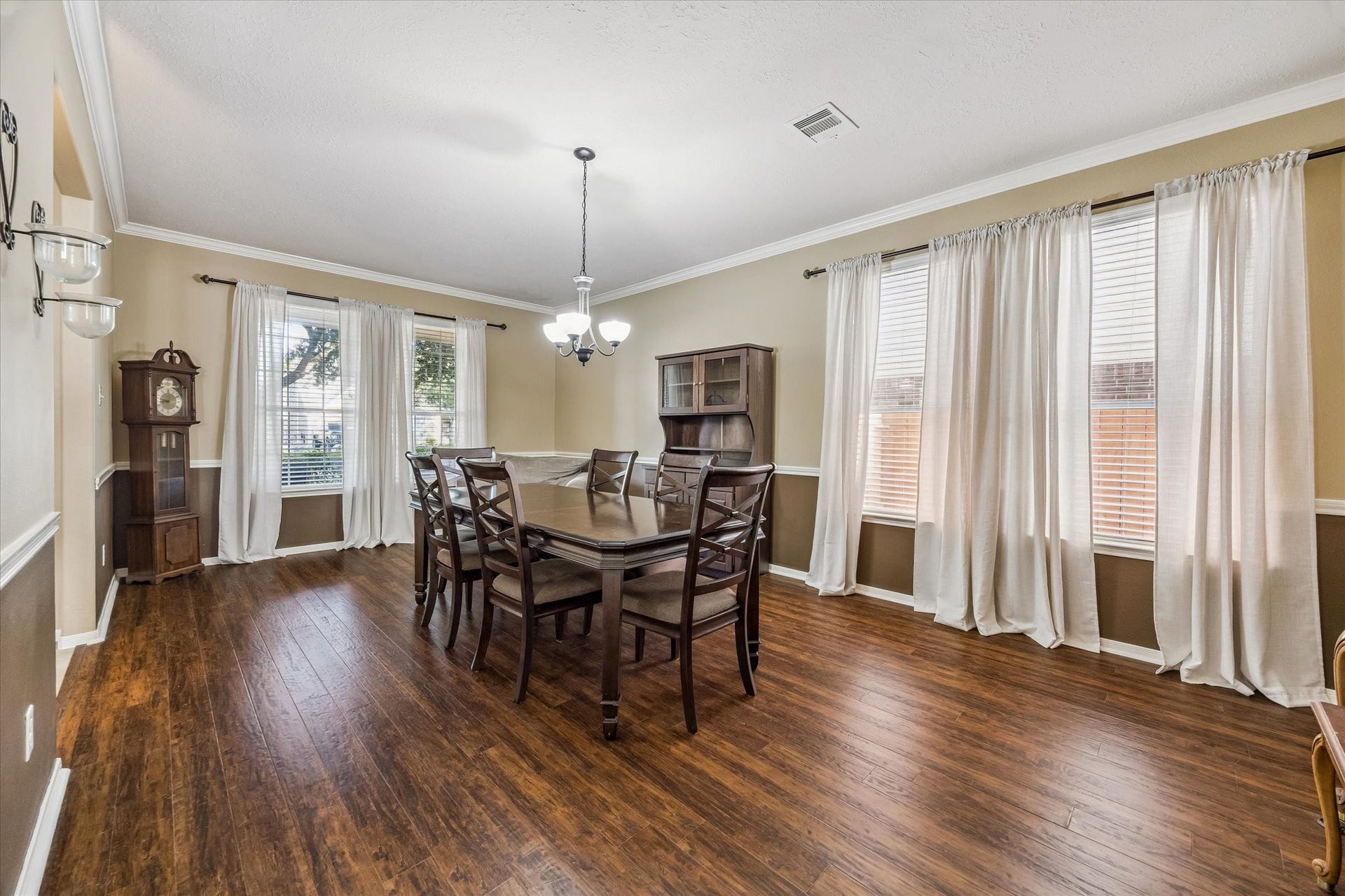 2209 Tracy Way, Deer Park, TX 77536 2209 Tracy Way, Deer Park, TX 77536