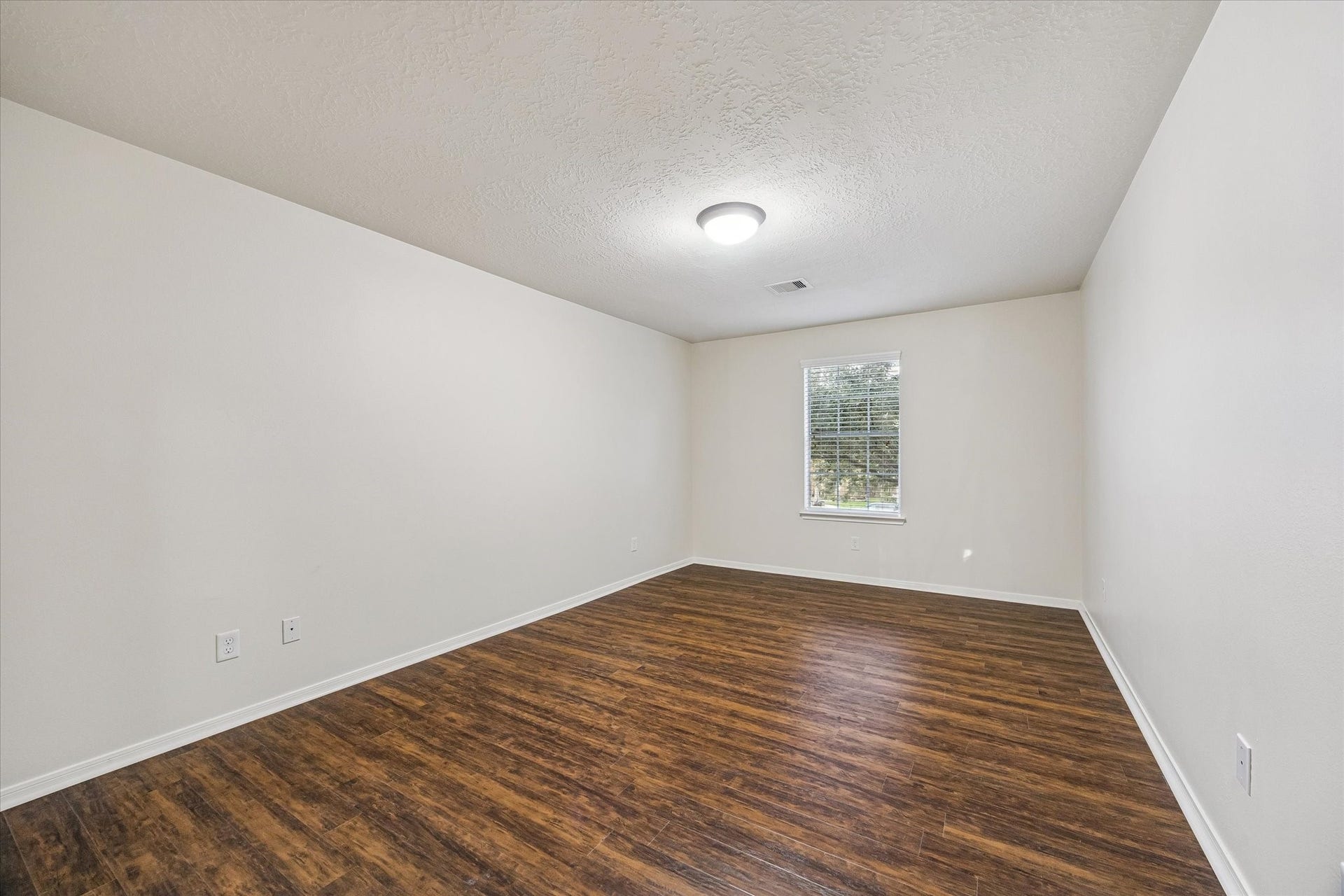 2209 Tracy Way, Deer Park, TX 77536 2209 Tracy Way, Deer Park, TX 77536