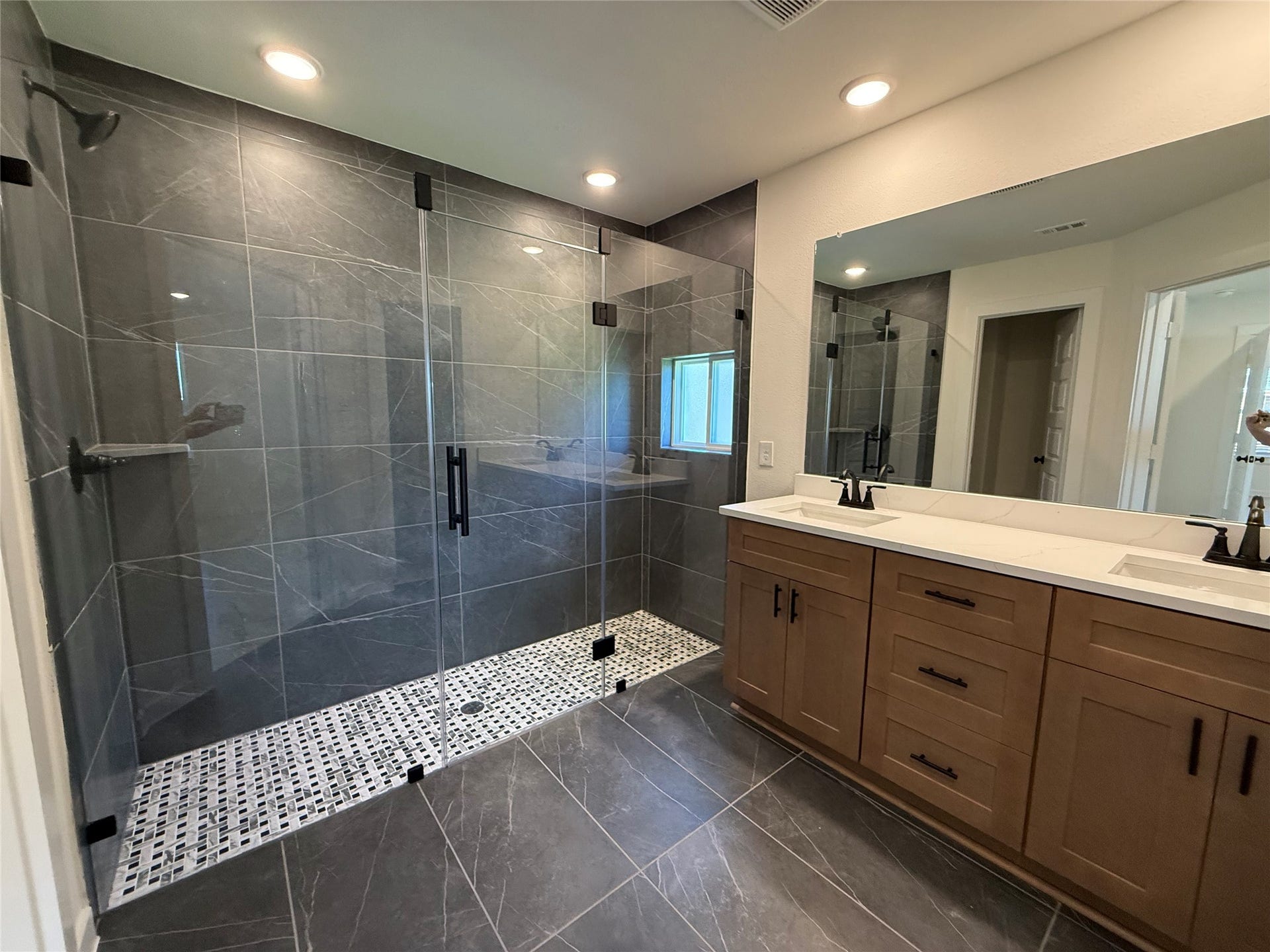 3511 Sago Palm Drive, Manvel, TX 77578 Primary Bedroom Bath