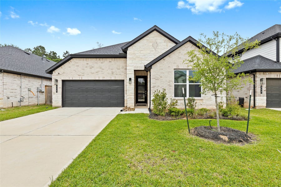 Property photo for 318 Springfield Terrace Drive, Conroe, TX