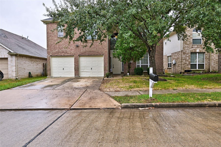 Property photo for 11819 Leaf Oak Drive, Houston, TX