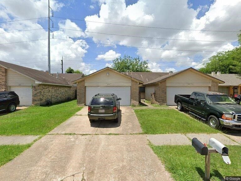 Property photo for 10143 Inwood Hollow Lane, Houston, TX