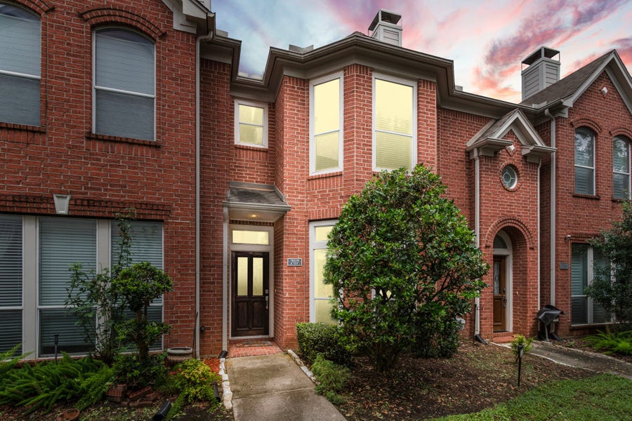 Property photo for 707 W Heights Hollow Lane, Houston, TX