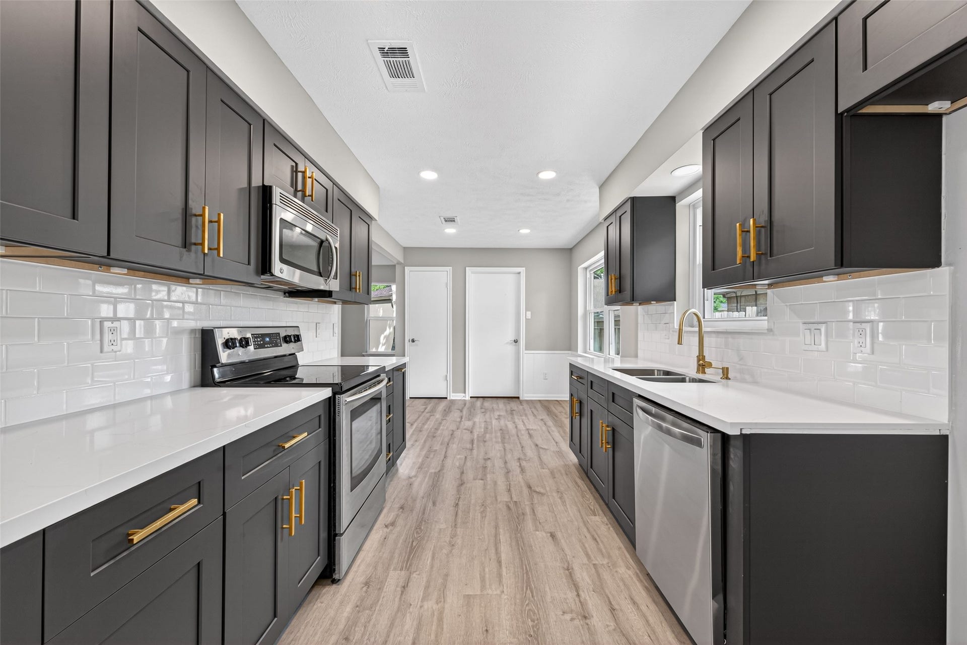 1307 Hitherfield Drive, Sugar Land, TX 77498 Kitchen