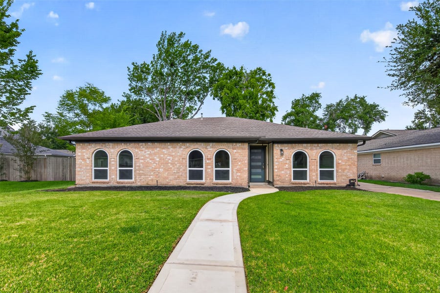 Property photo for 1307 Hitherfield Drive, Sugar Land, TX