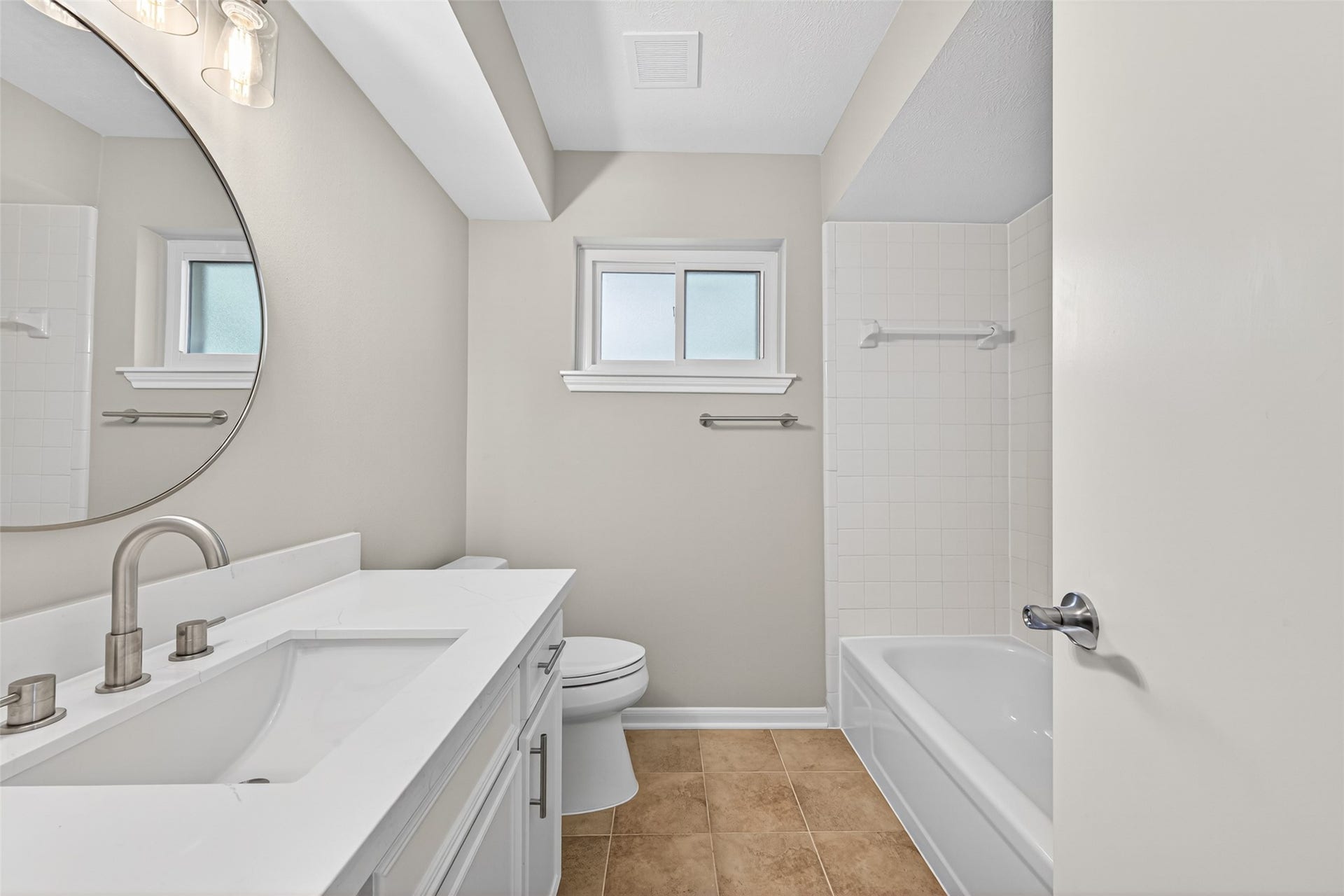 1307 Hitherfield Drive, Sugar Land, TX 77498 Master bathroom
