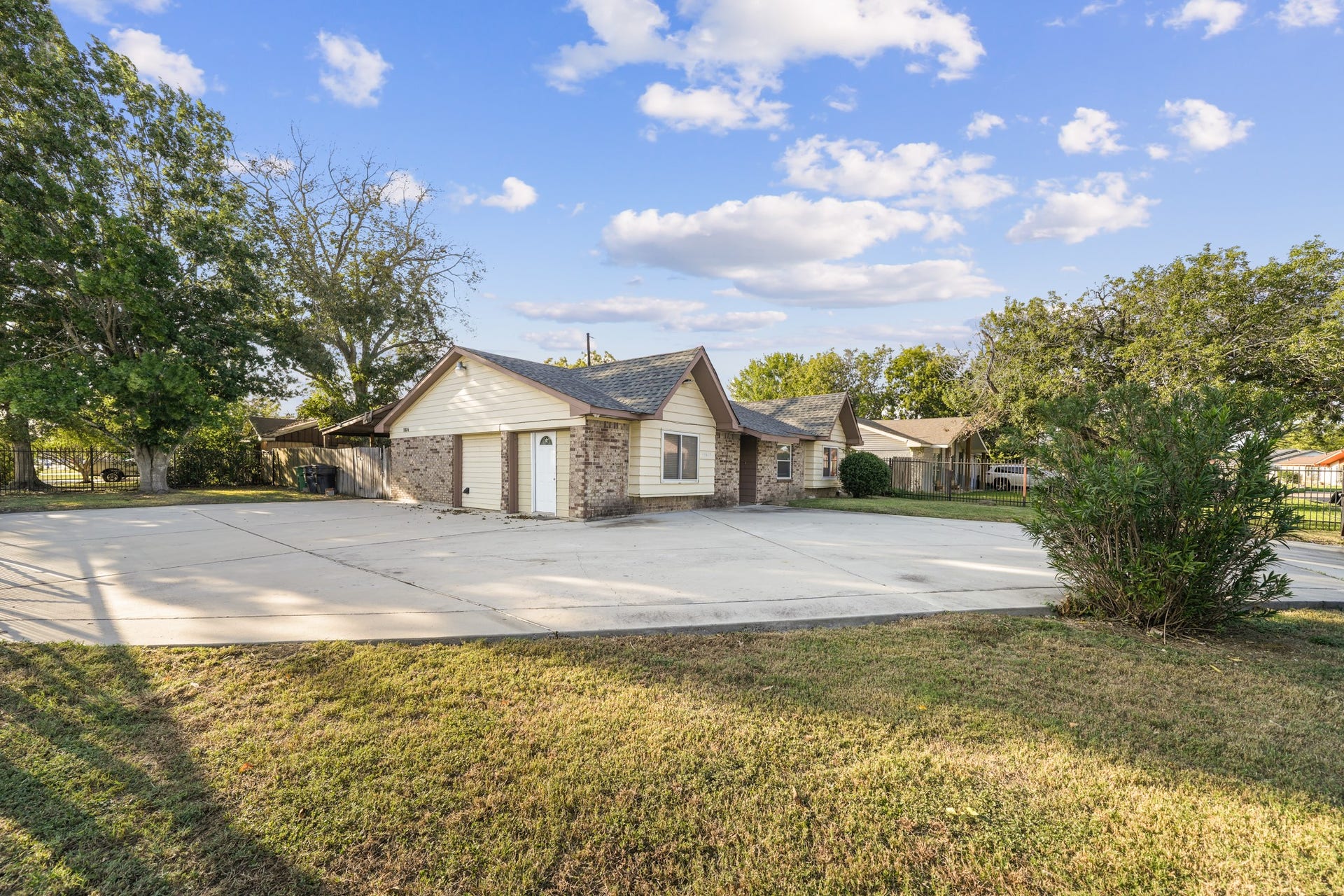 11614 Sandrock Drive, Houston, TX 77048 11614 Sandrock Drive, Houston, TX 77048