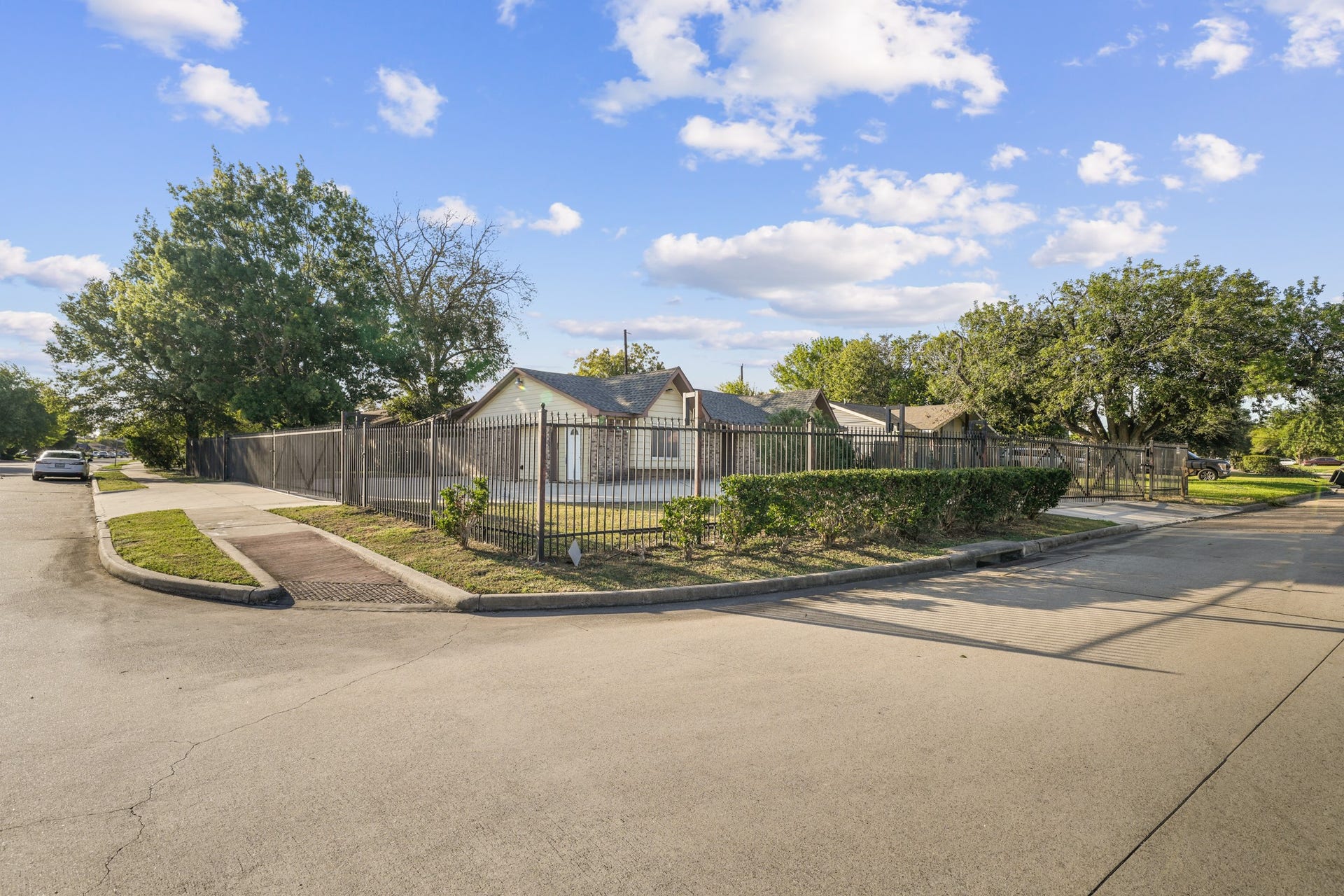 11614 Sandrock Drive, Houston, TX 77048 Corner Lot