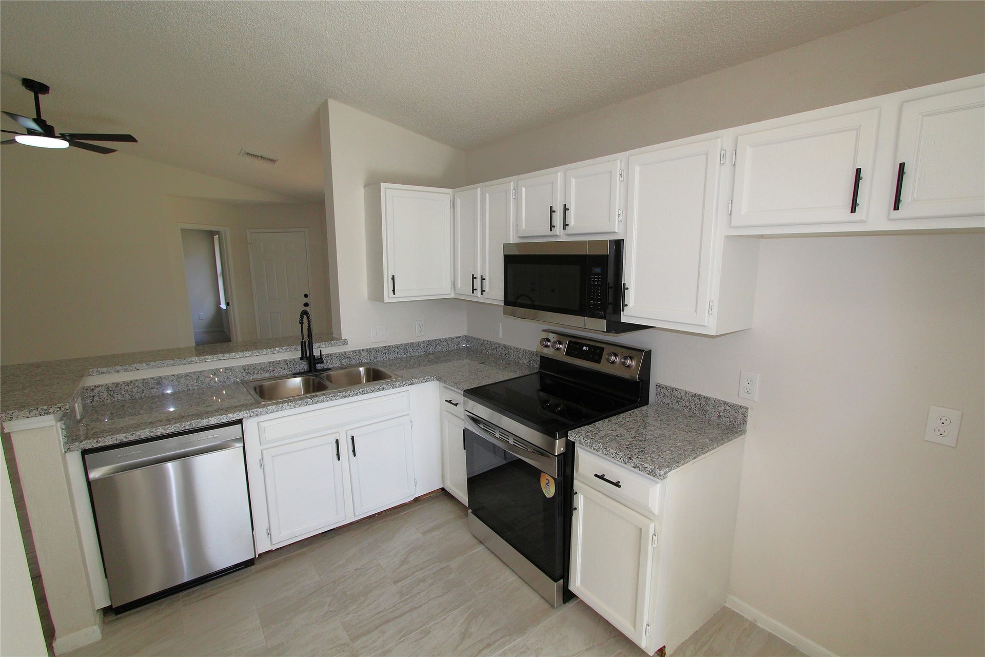 7713 Ellis Drive, Houston, TX 77489 7713 Ellis Drive, Houston, TX 77489